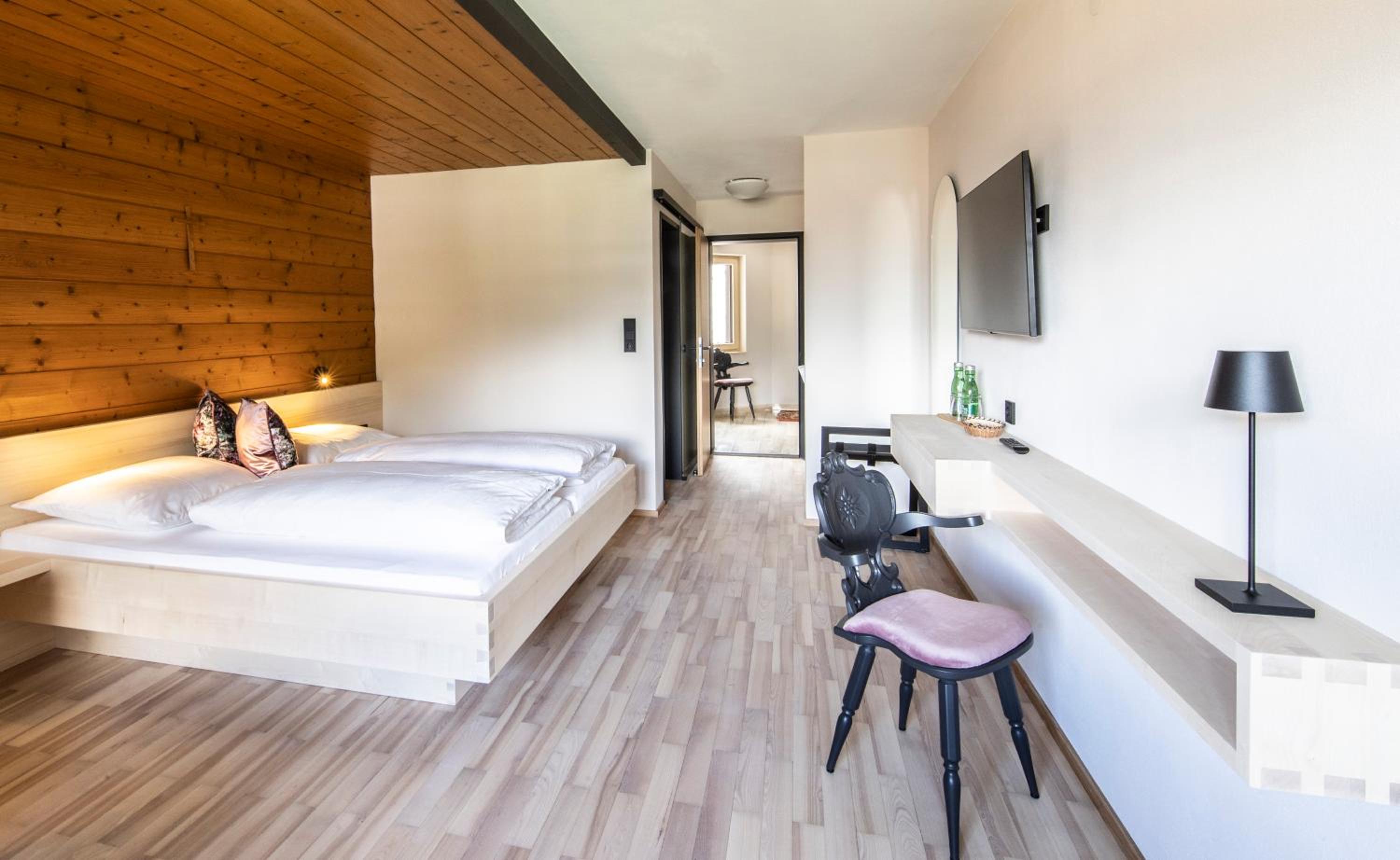 Suite with Mountain View - Photo 2