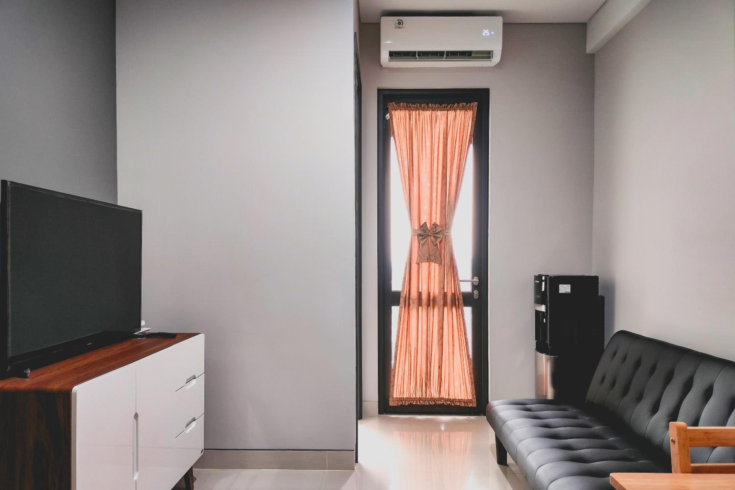 Apartment with Shower - Photo 1