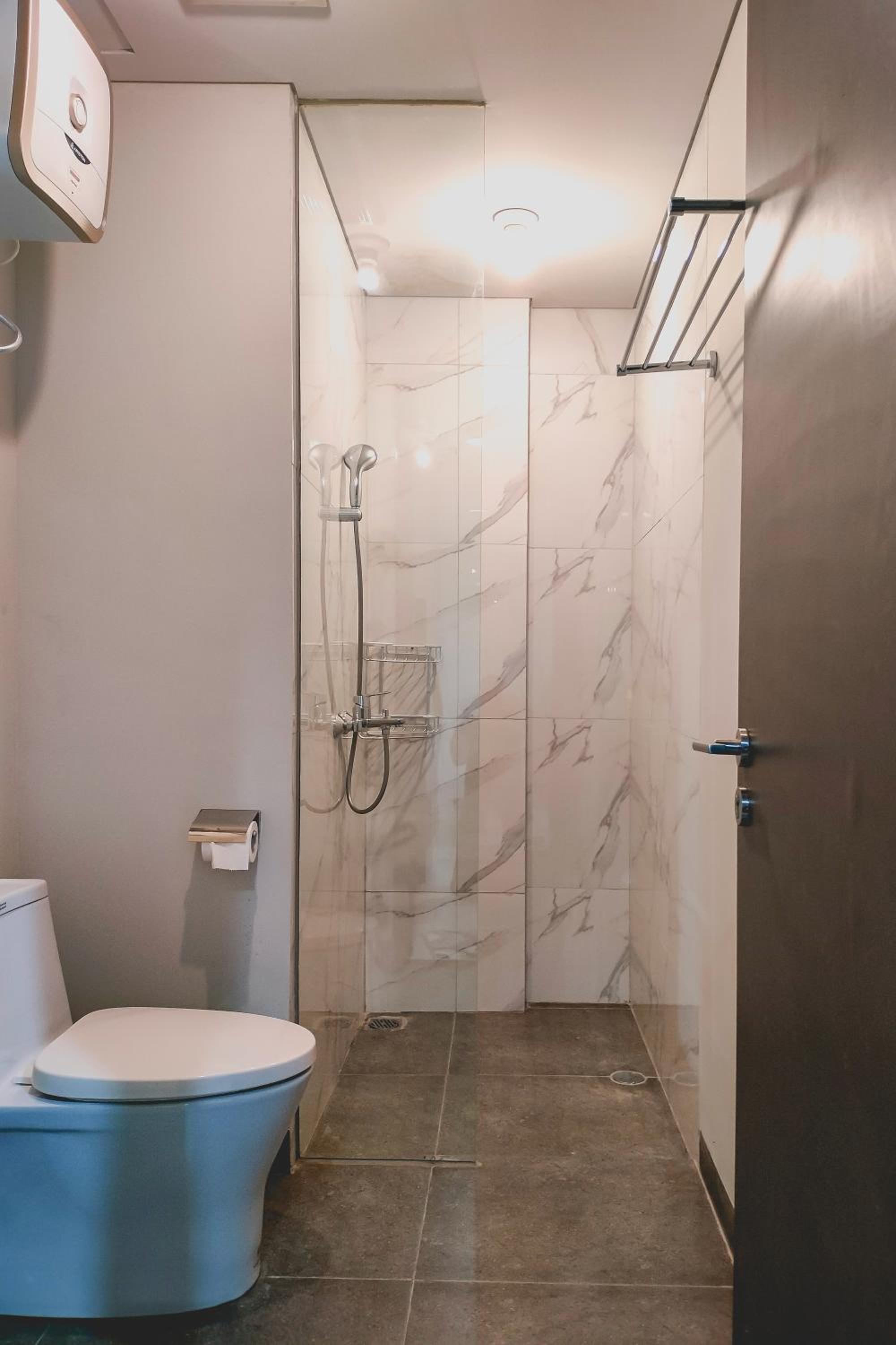 Apartment with Shower - Photo 4