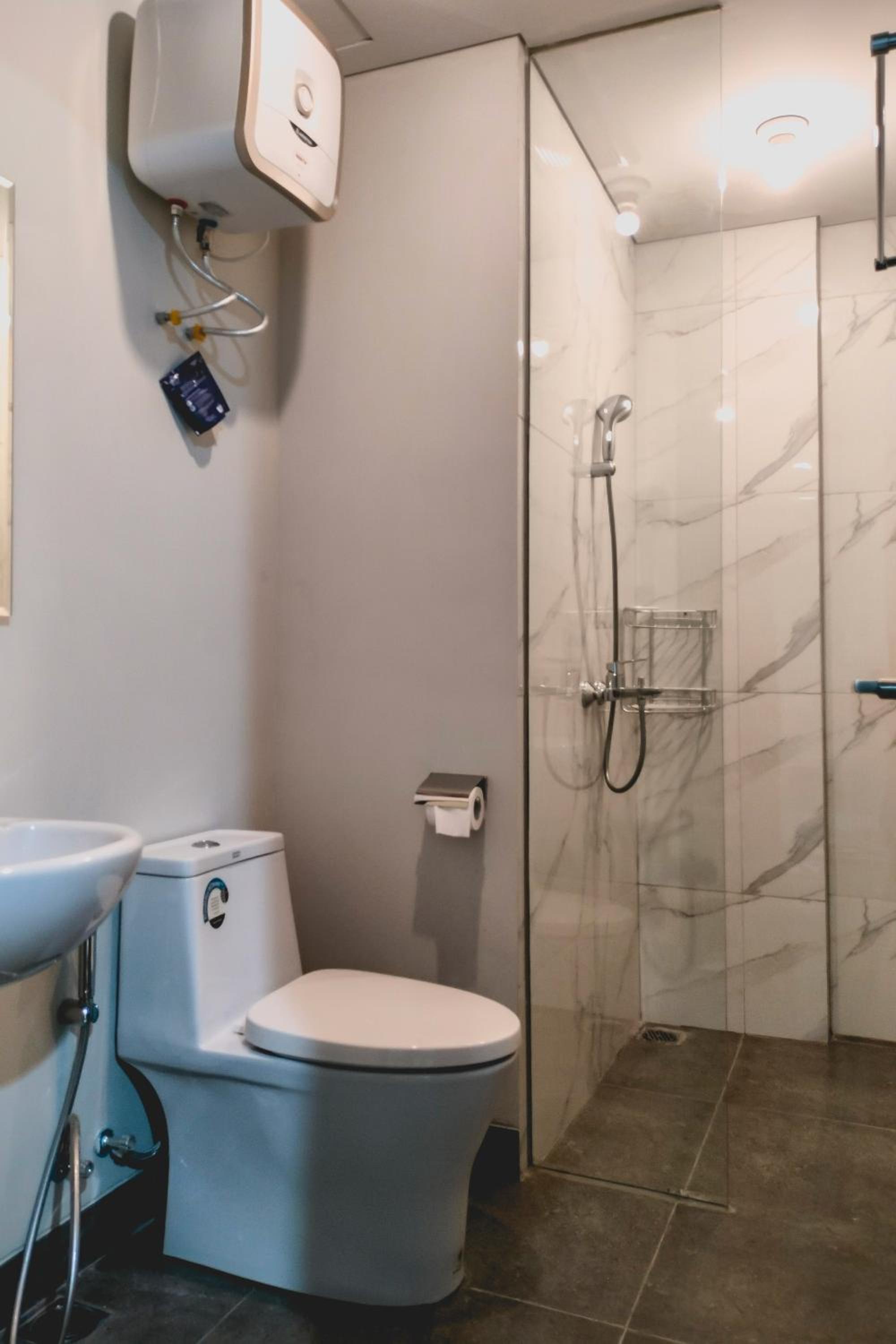 Apartment with Shower - Photo 3
