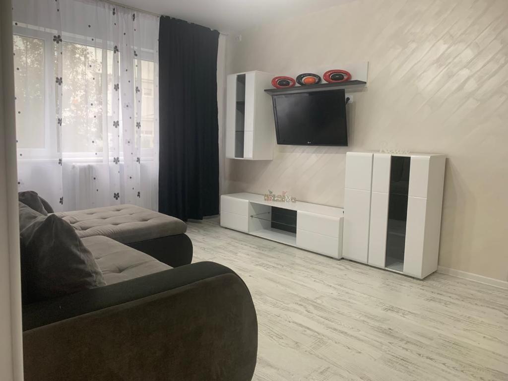 One-Bedroom Apartment - Photo 1