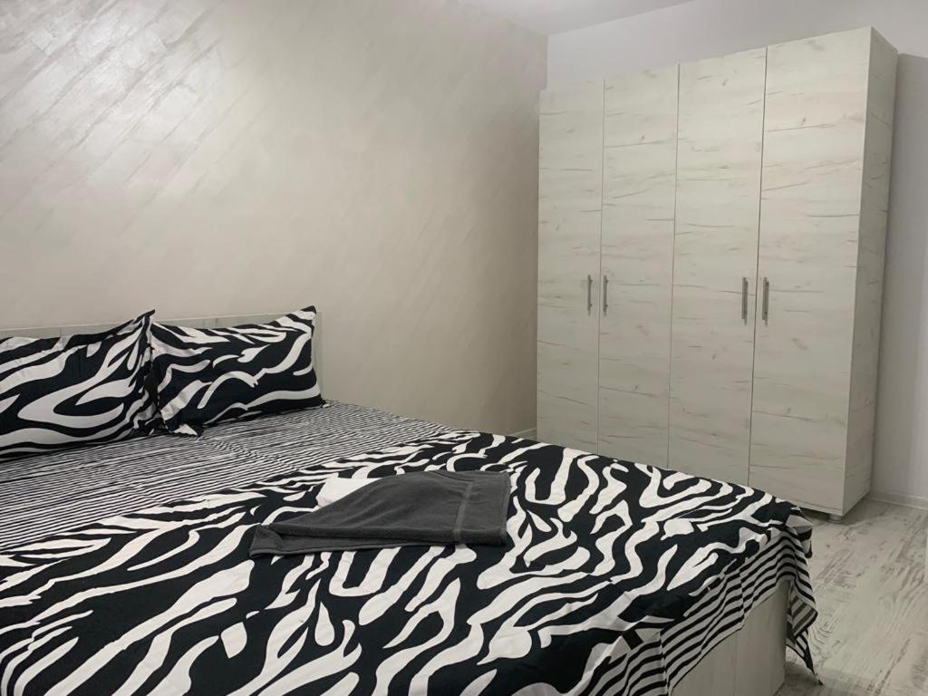 One-Bedroom Apartment - Photo 12