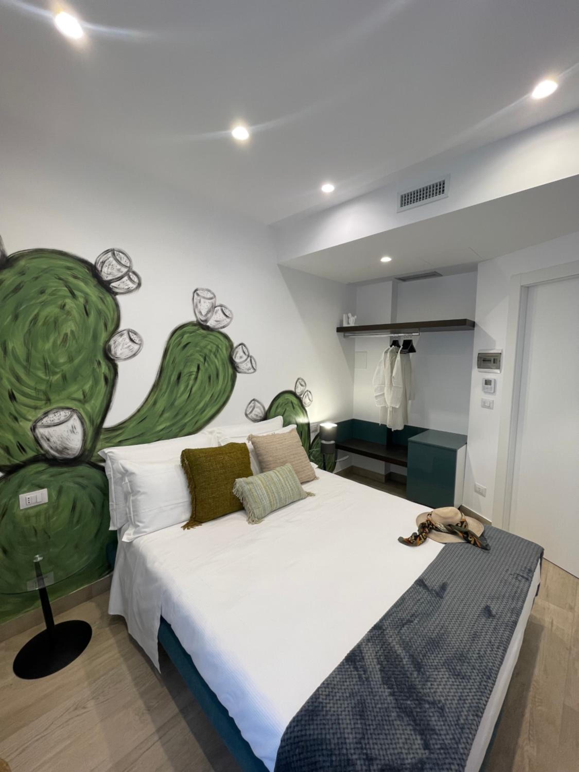 Deluxe Double Room with Balcony photo 2