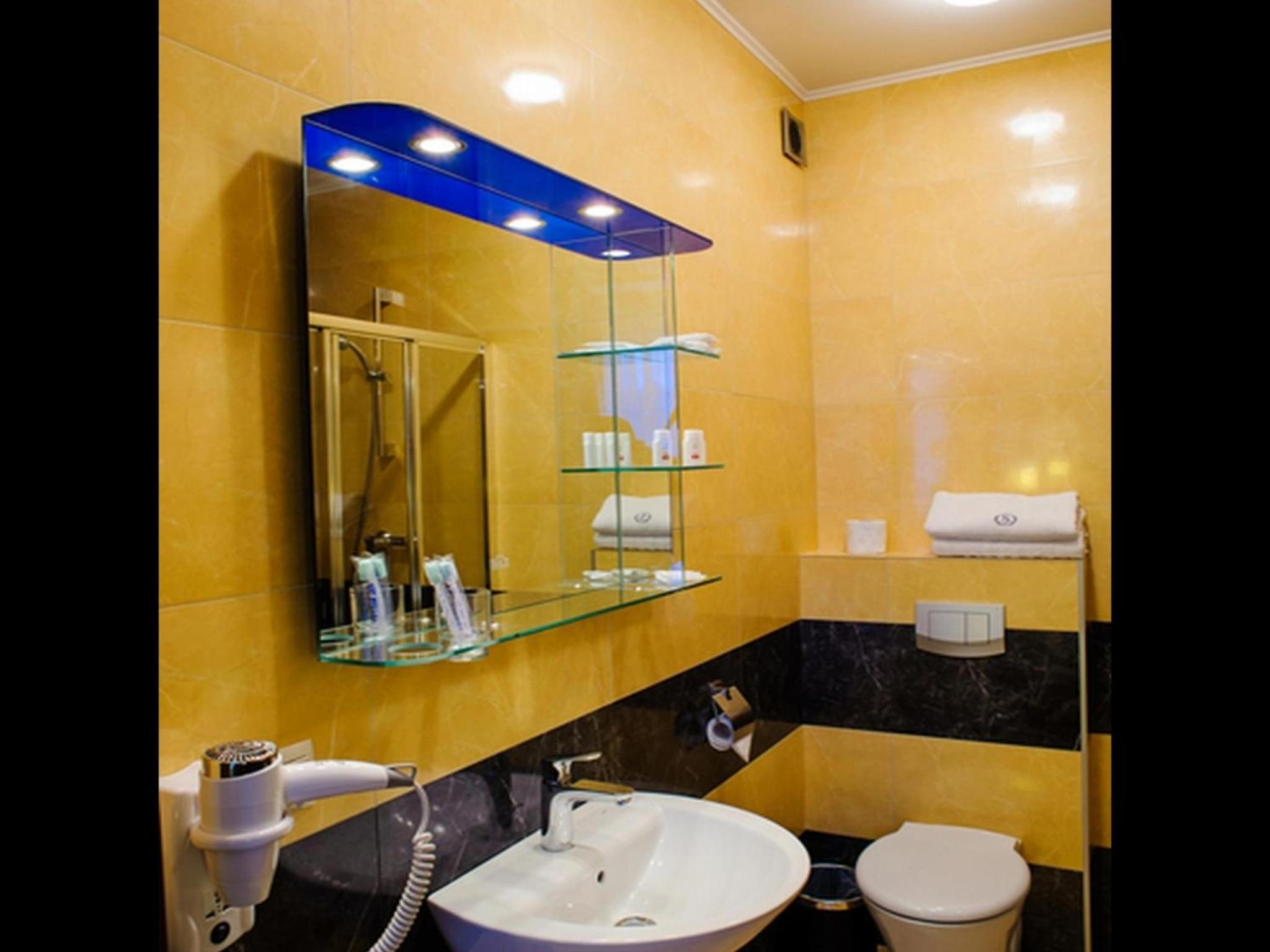 Quadruple Room - Photo 5