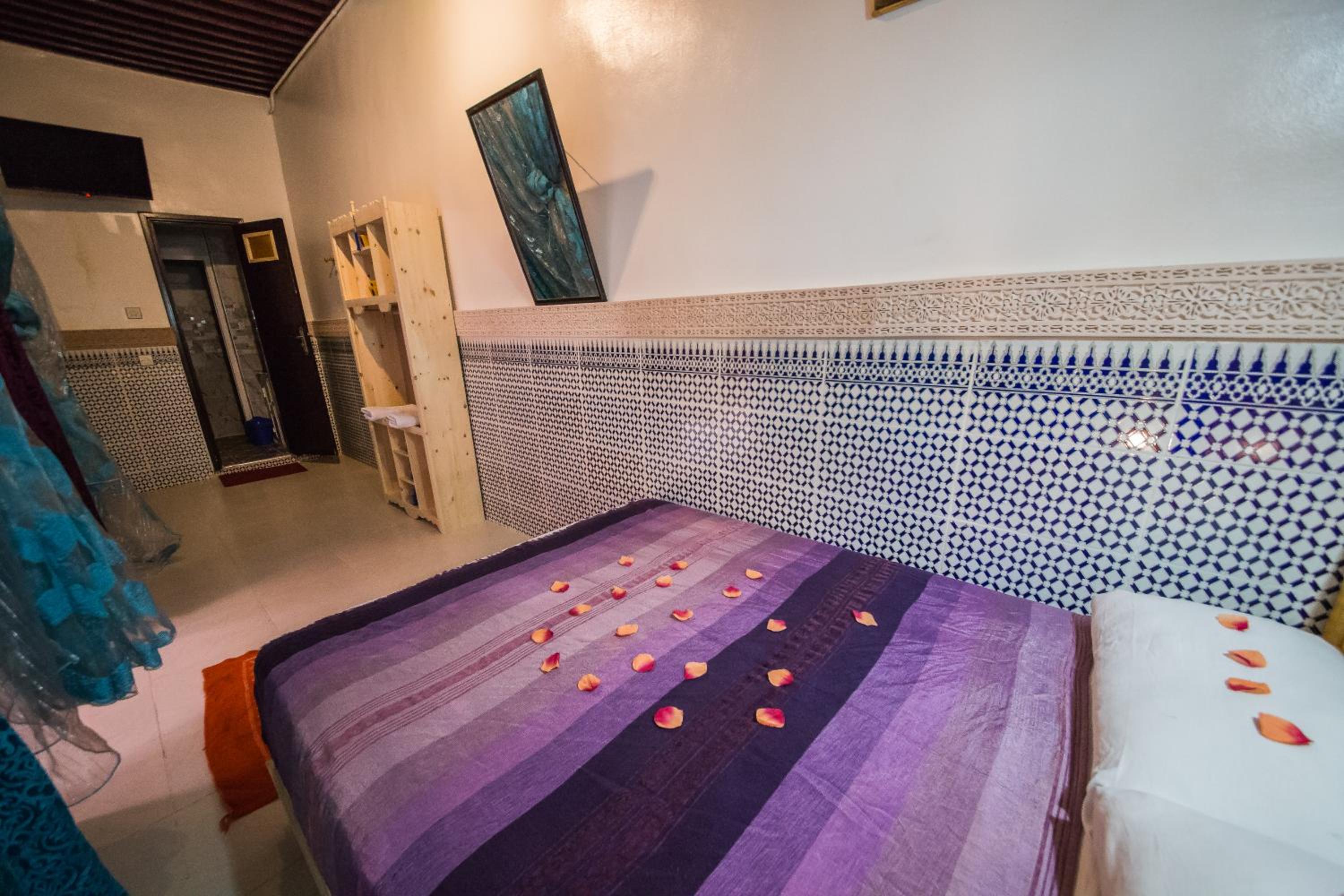 Budget Double Room - Photo 6
