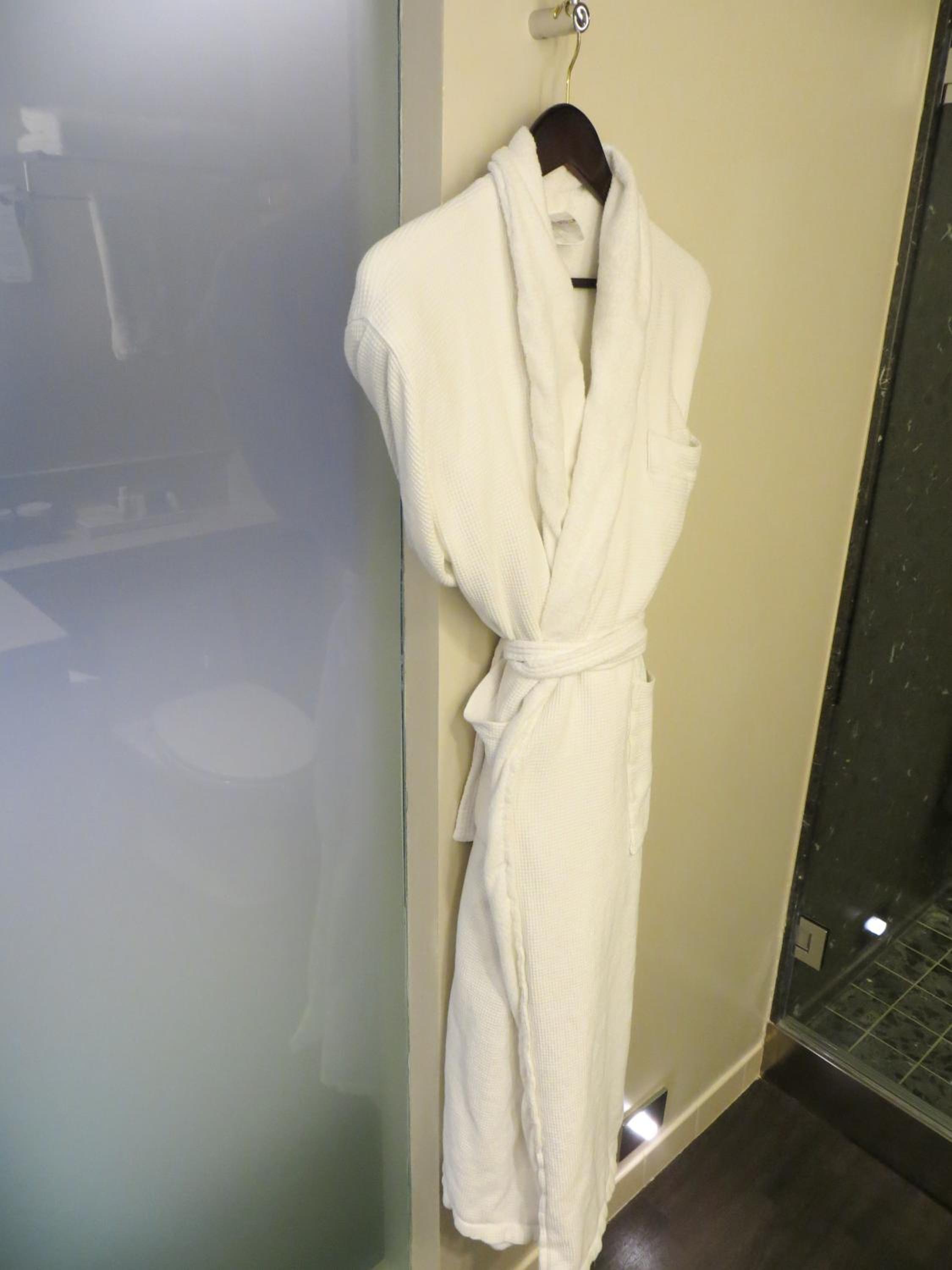 Deluxe King Room - Photo 3