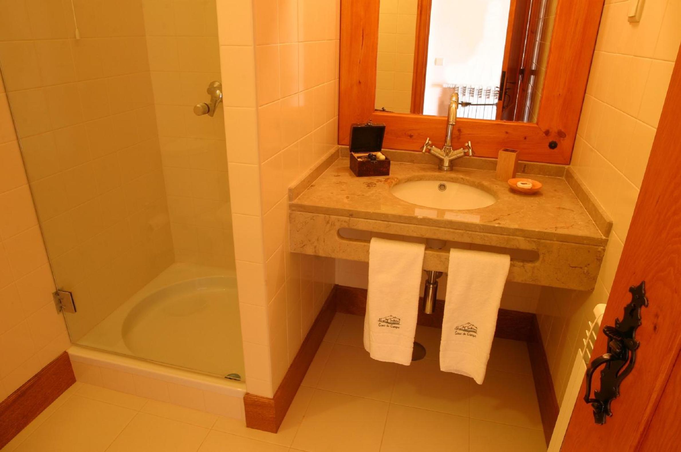 Double or Twin Room - Photo 14