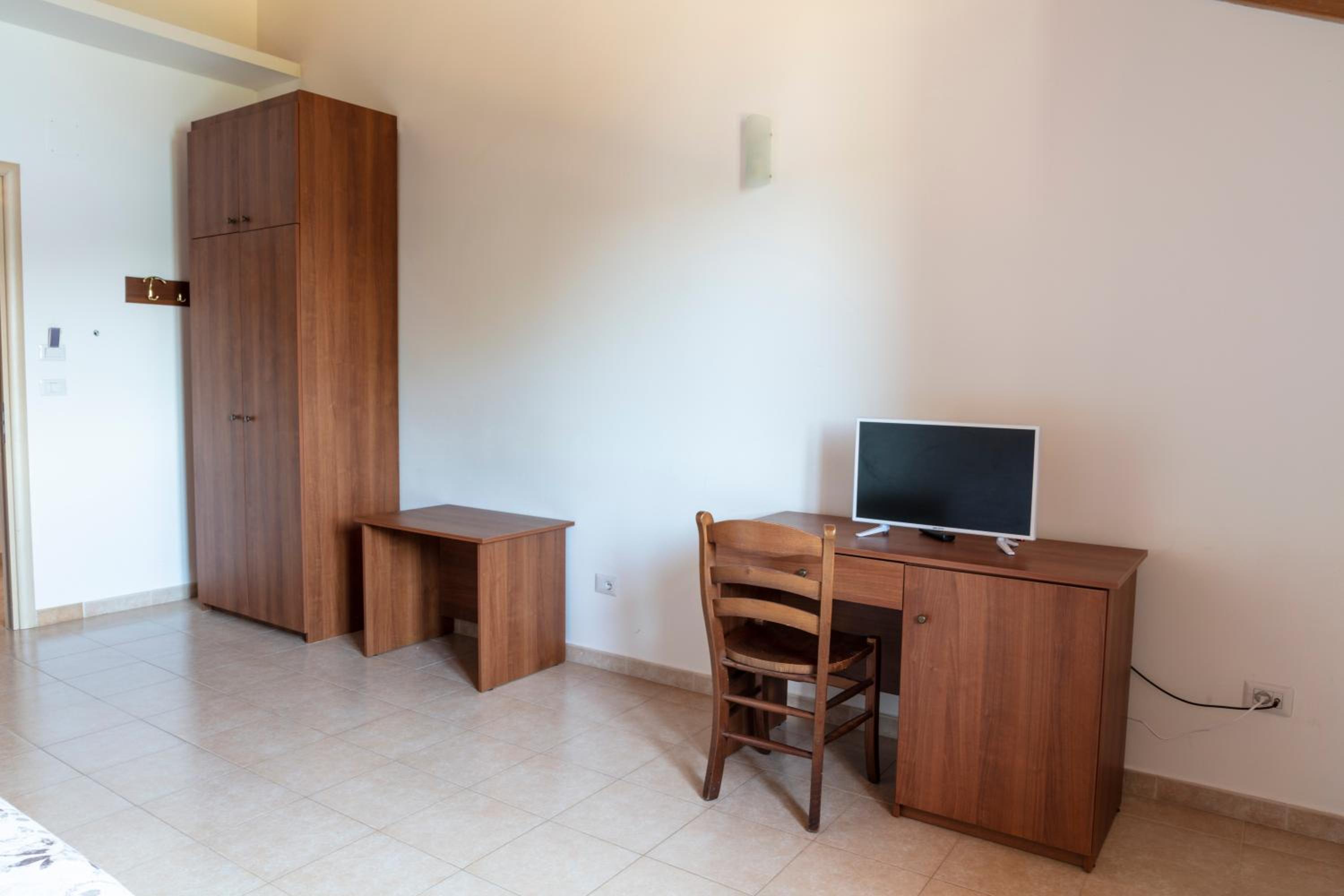 Double or Twin Room photo 3