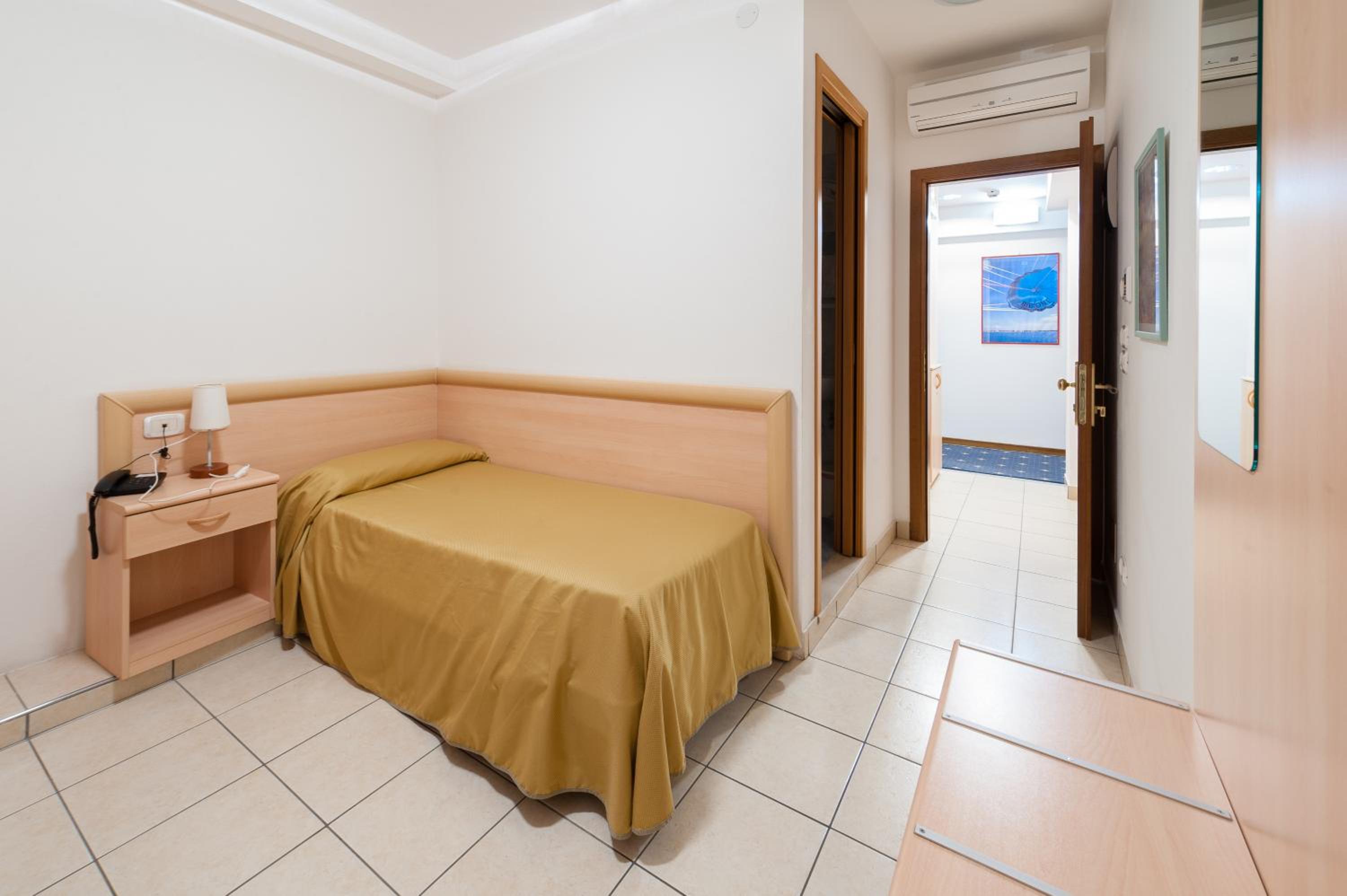 Single Room photo 1