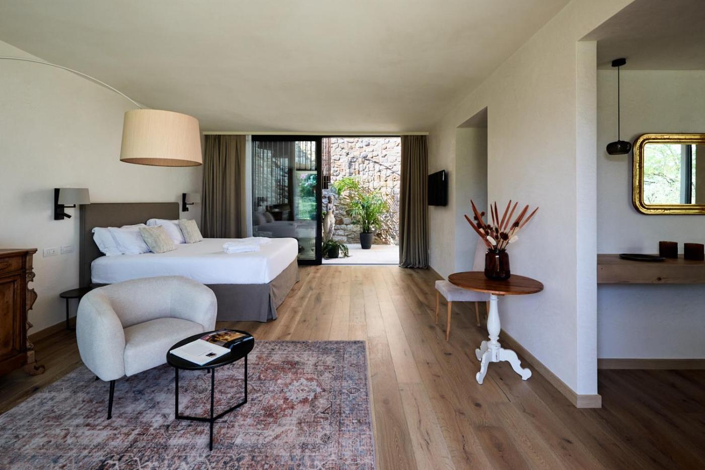 Large Suite with private terrace and whirlpool