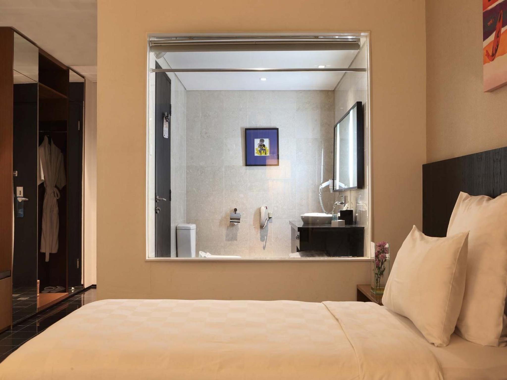 Deluxe King Room - Photo 4