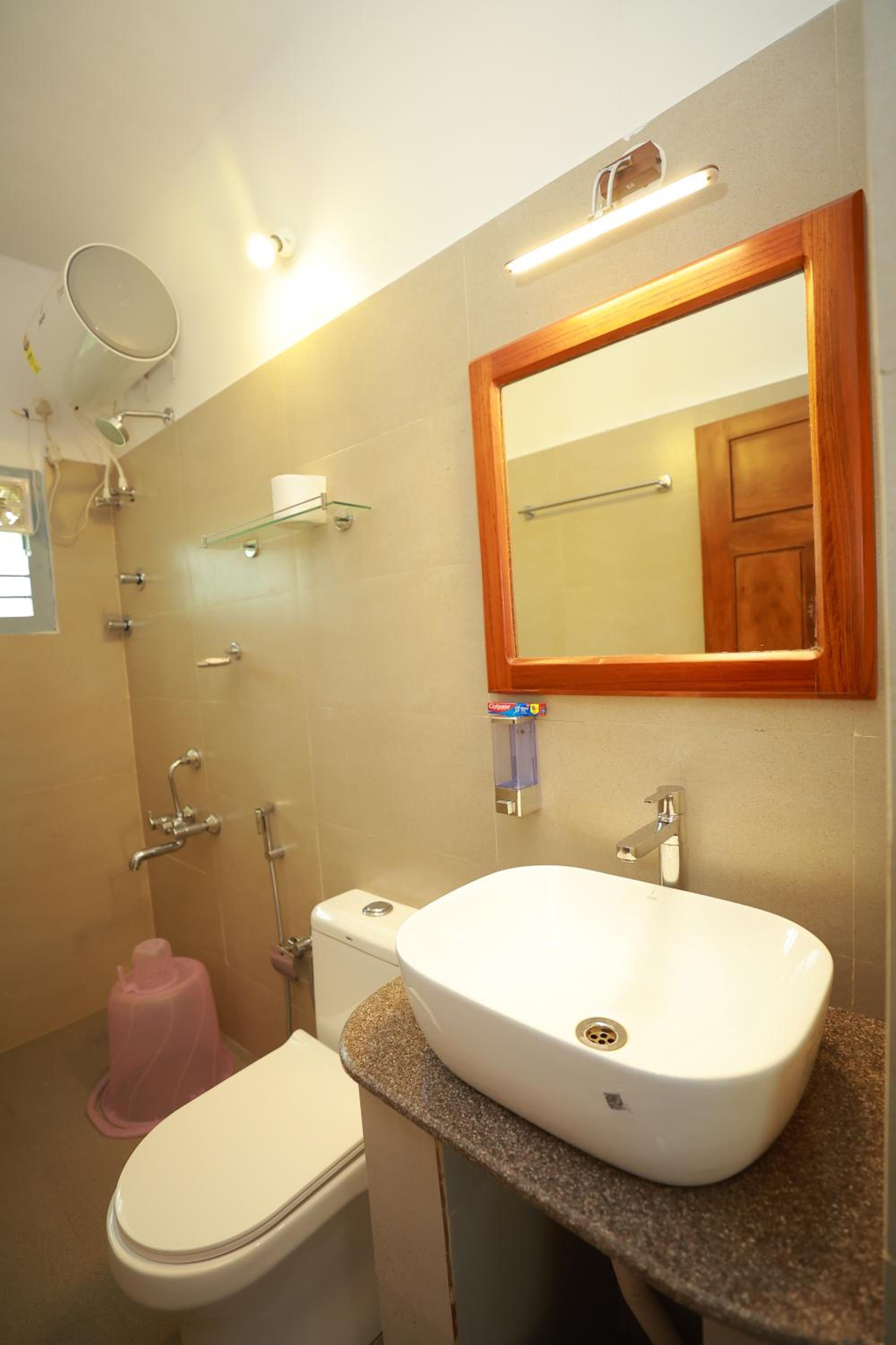 Deluxe Double or Twin Room with City View photo 3