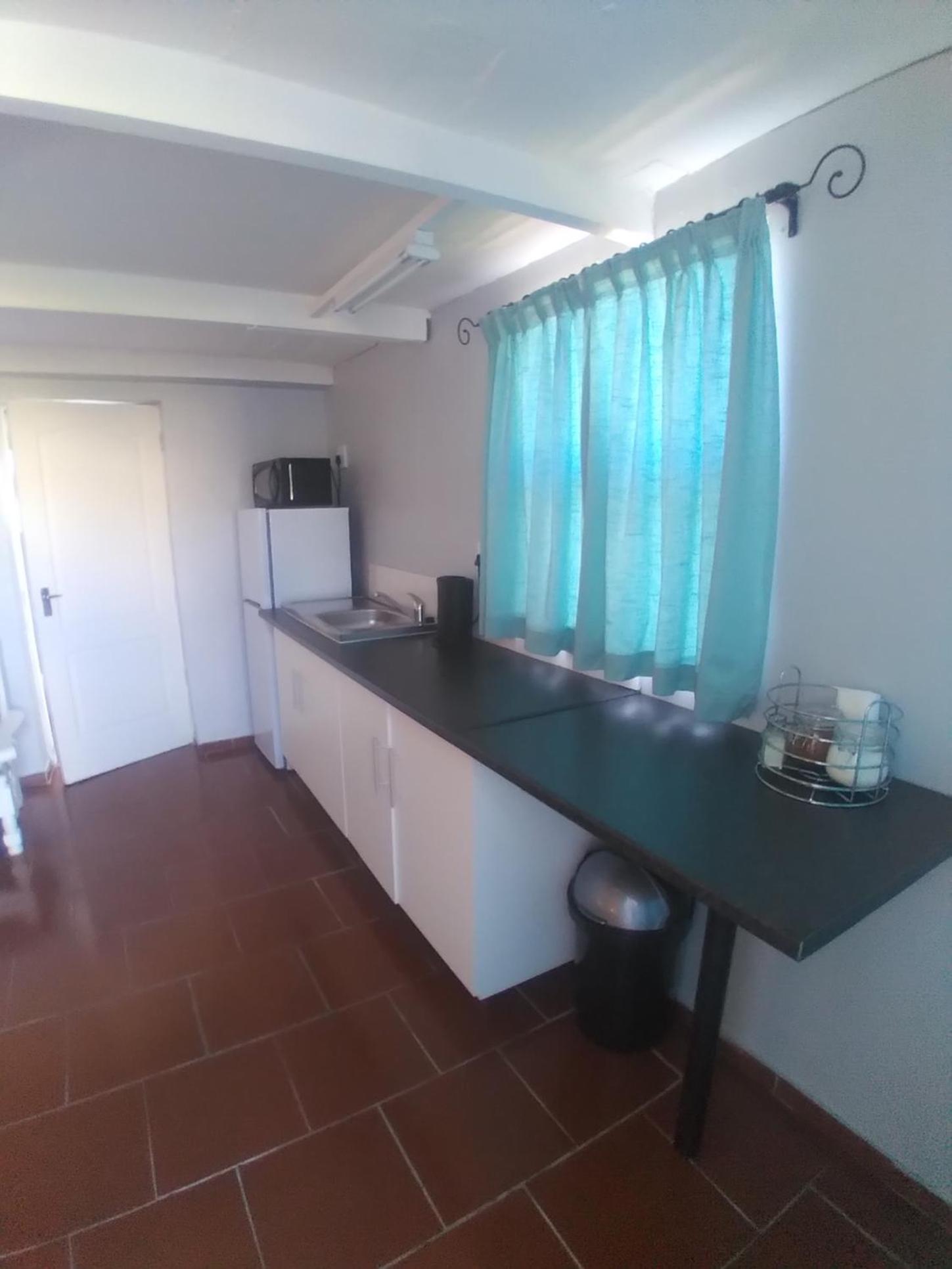 One-Bedroom Apartment - Photo 11