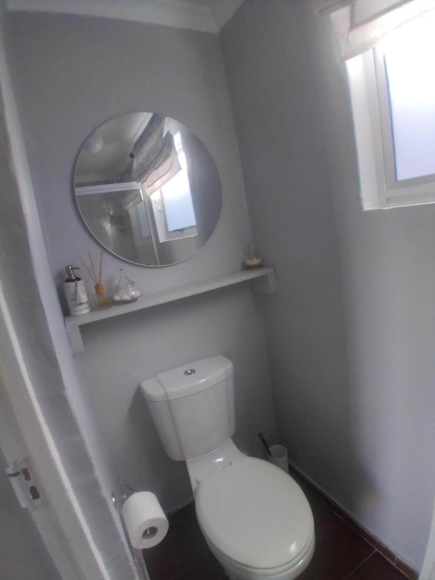 One-Bedroom Apartment - Photo 4