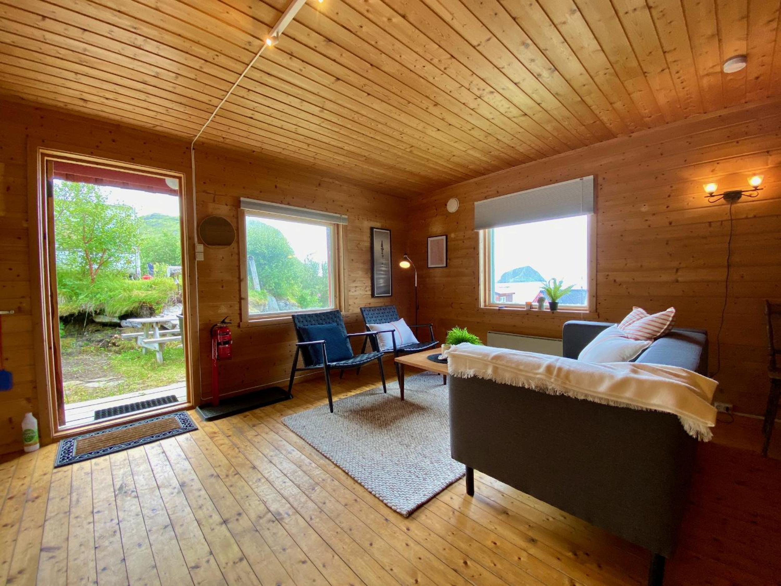 Basic Triple Room with Shared Bathroom photo 1