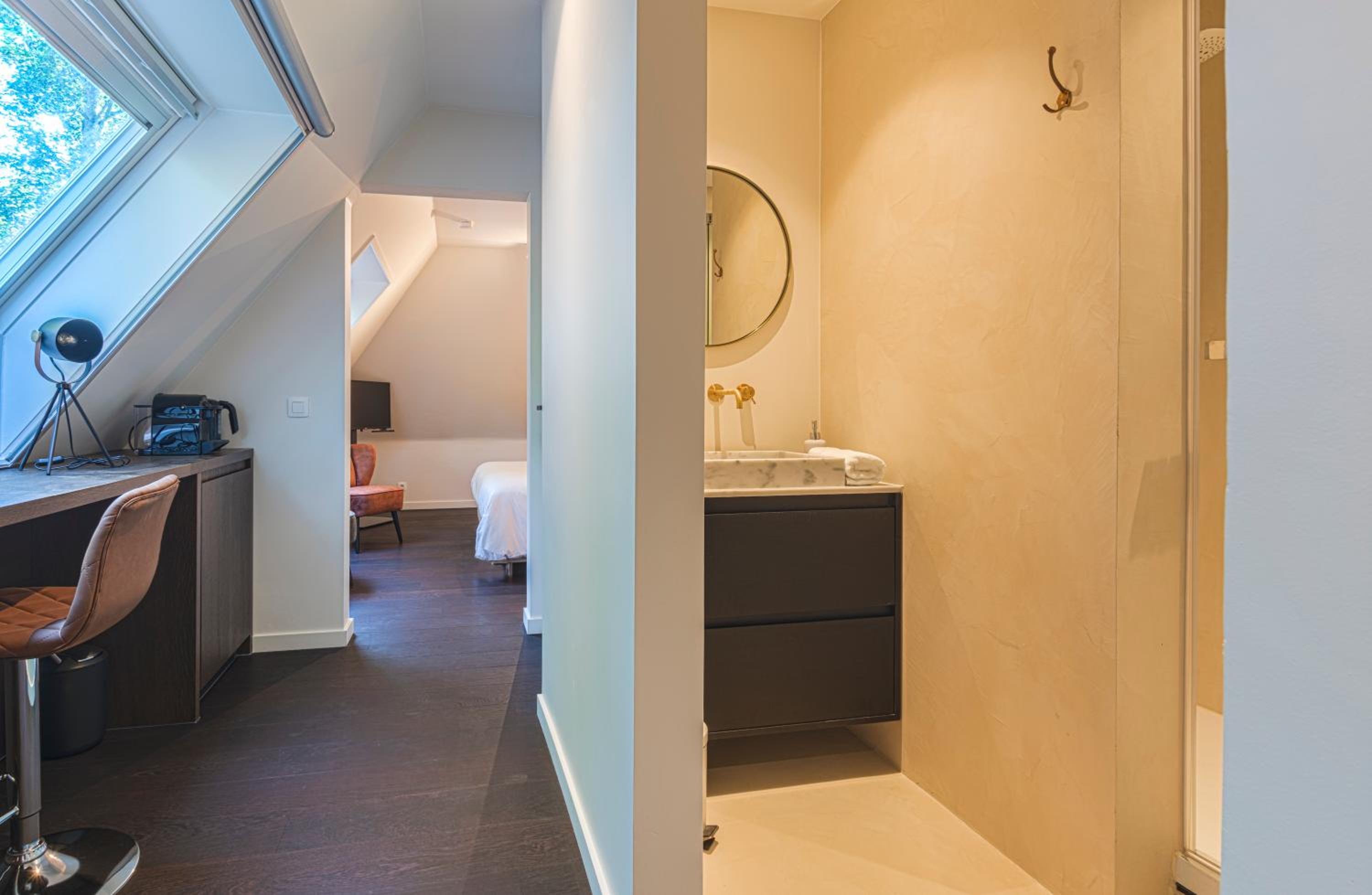 Deluxe King Room photo 1