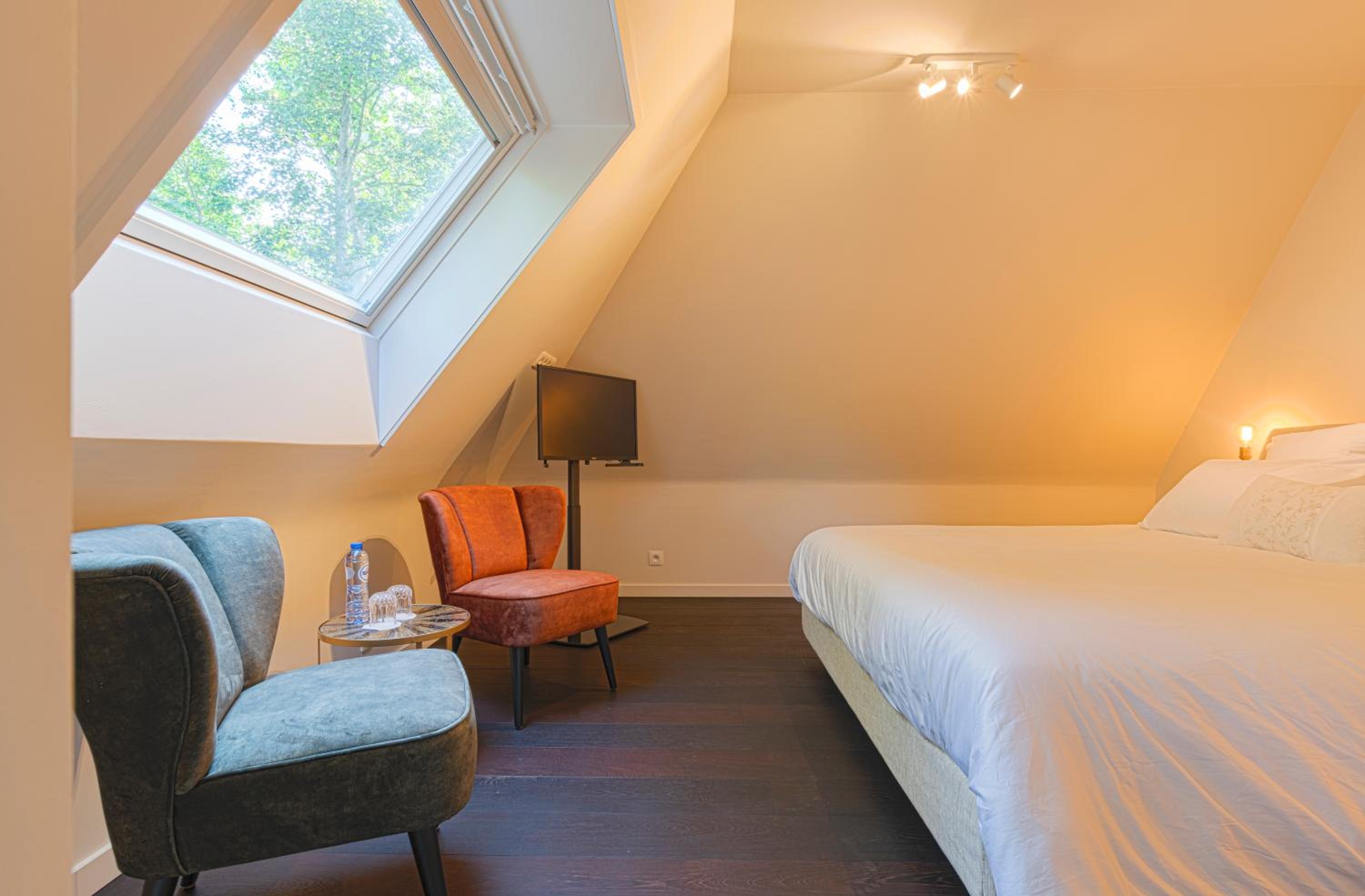 Deluxe King Room photo 2