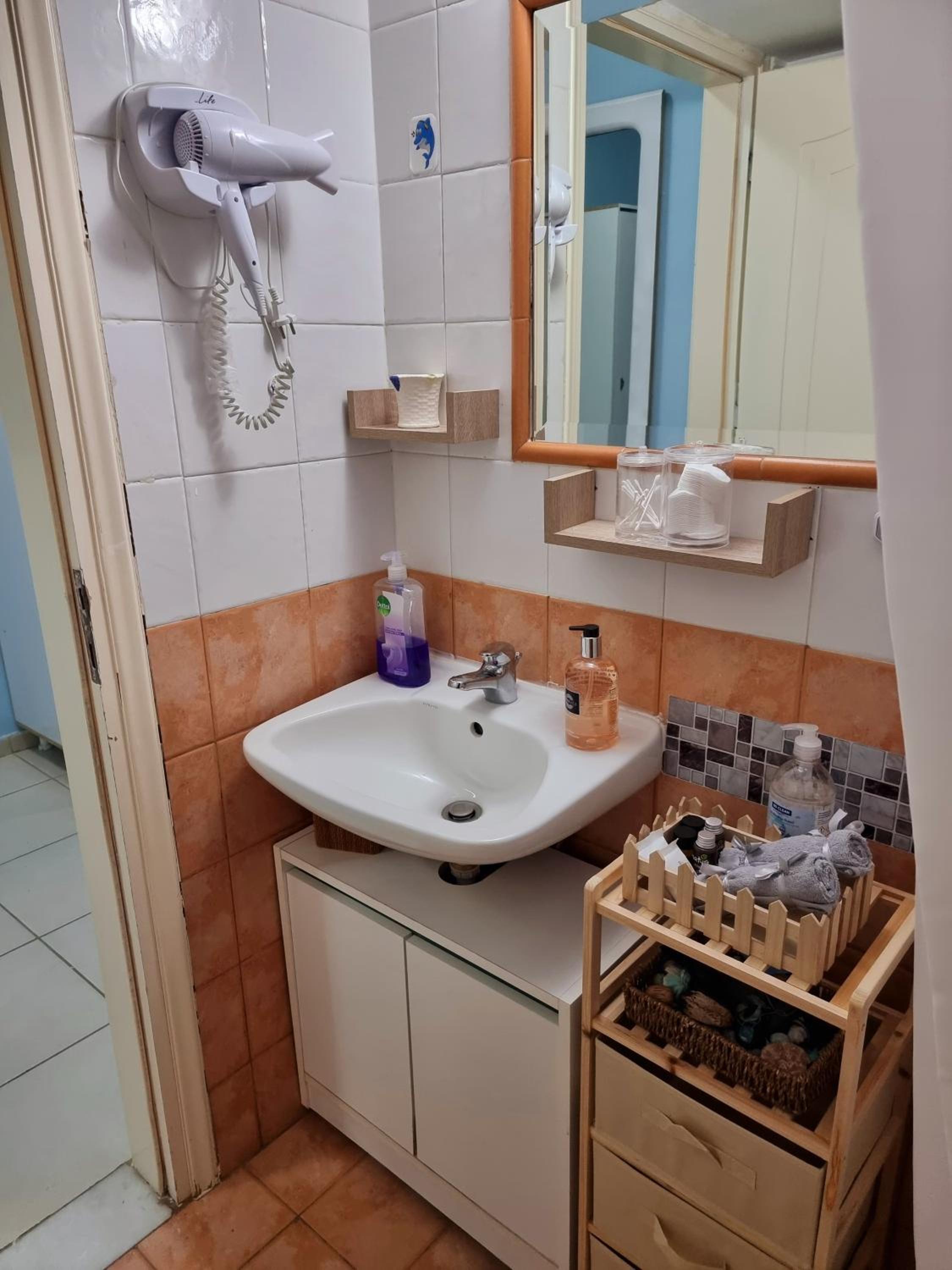 Studio Apartment - Photo 17