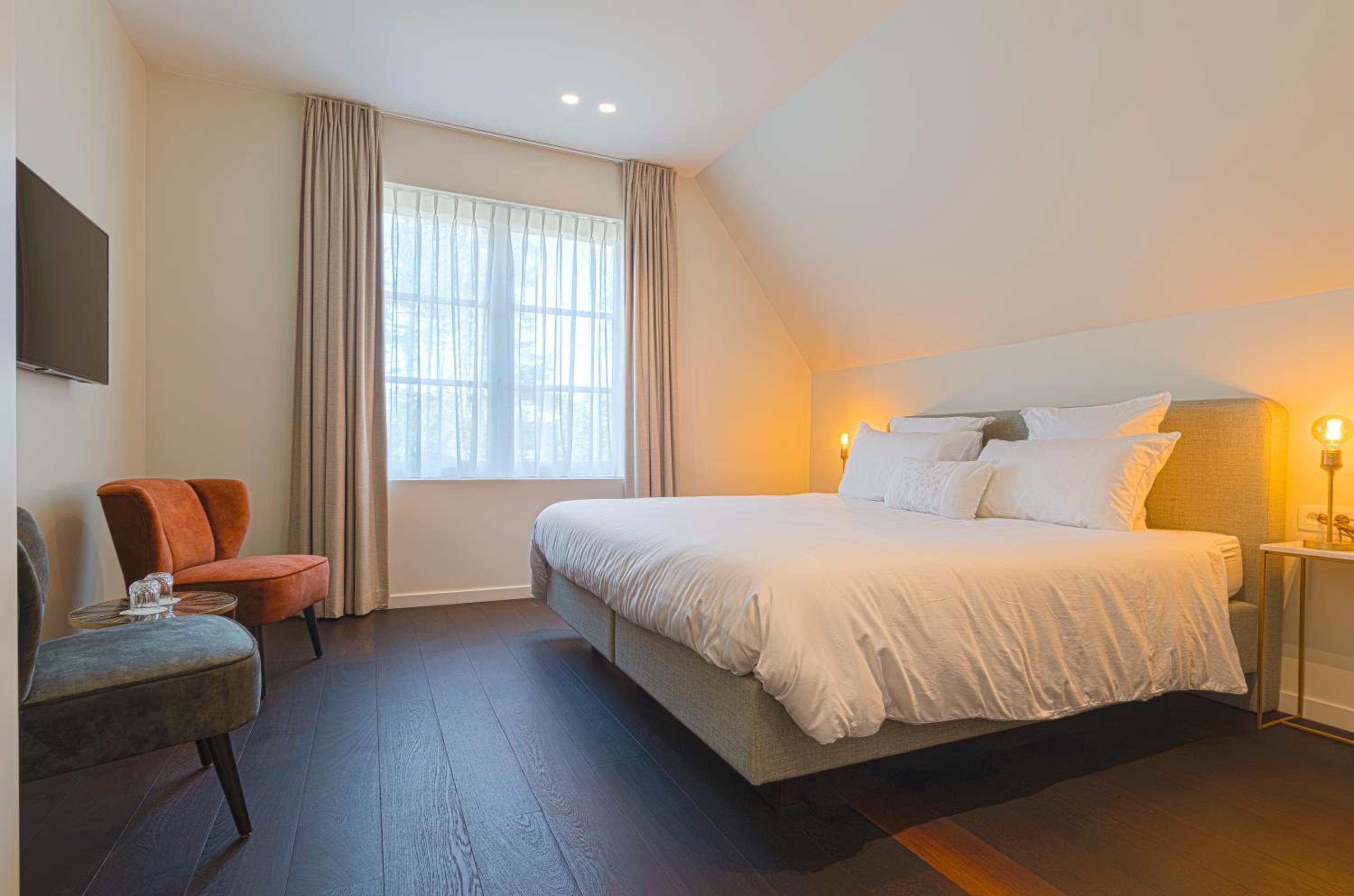 Deluxe King Room photo 3