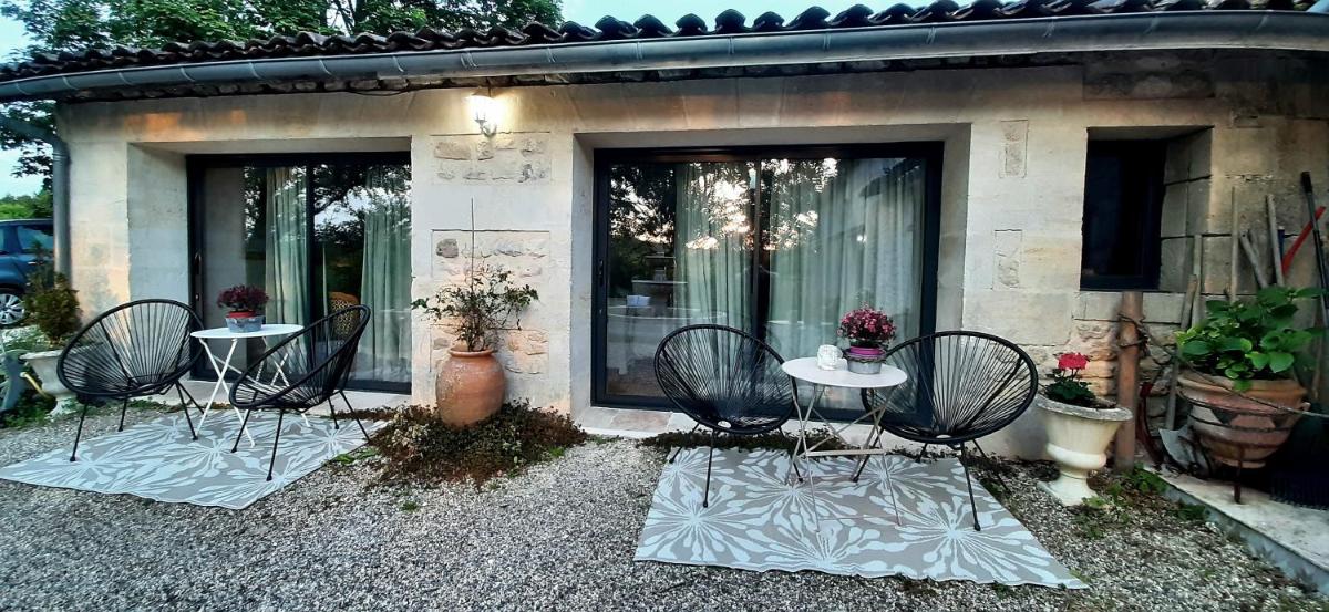 Double Room King size bed with Mountain View