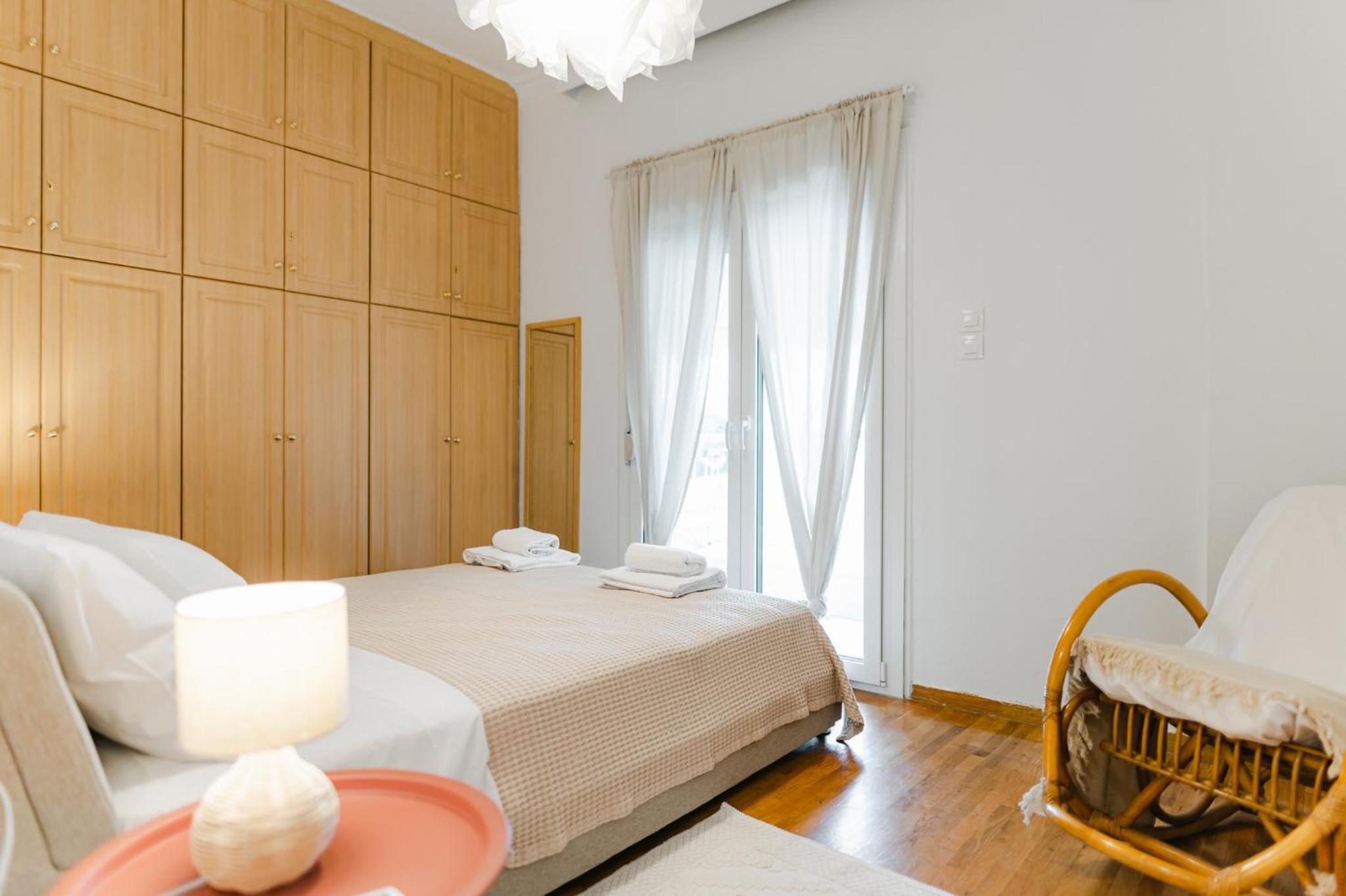 One-Bedroom Apartment - Photo 2