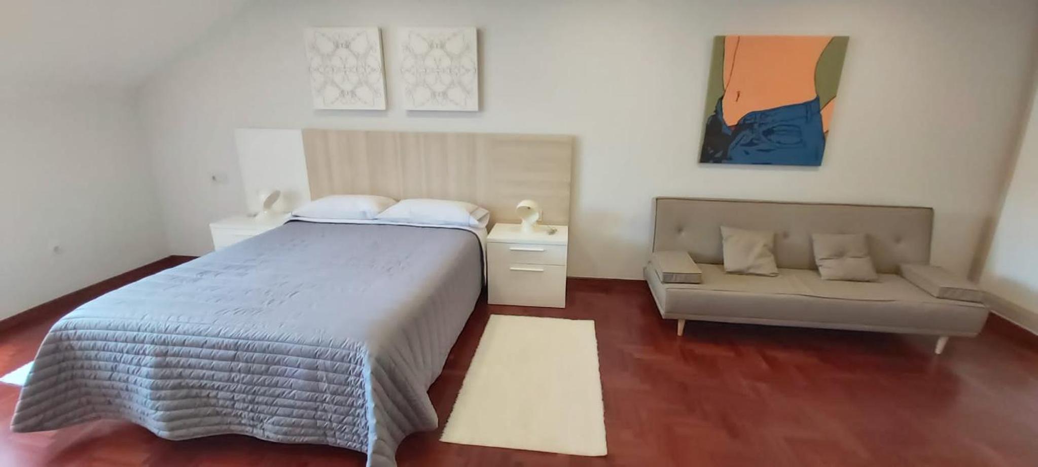 One-Bedroom Apartment photo 2