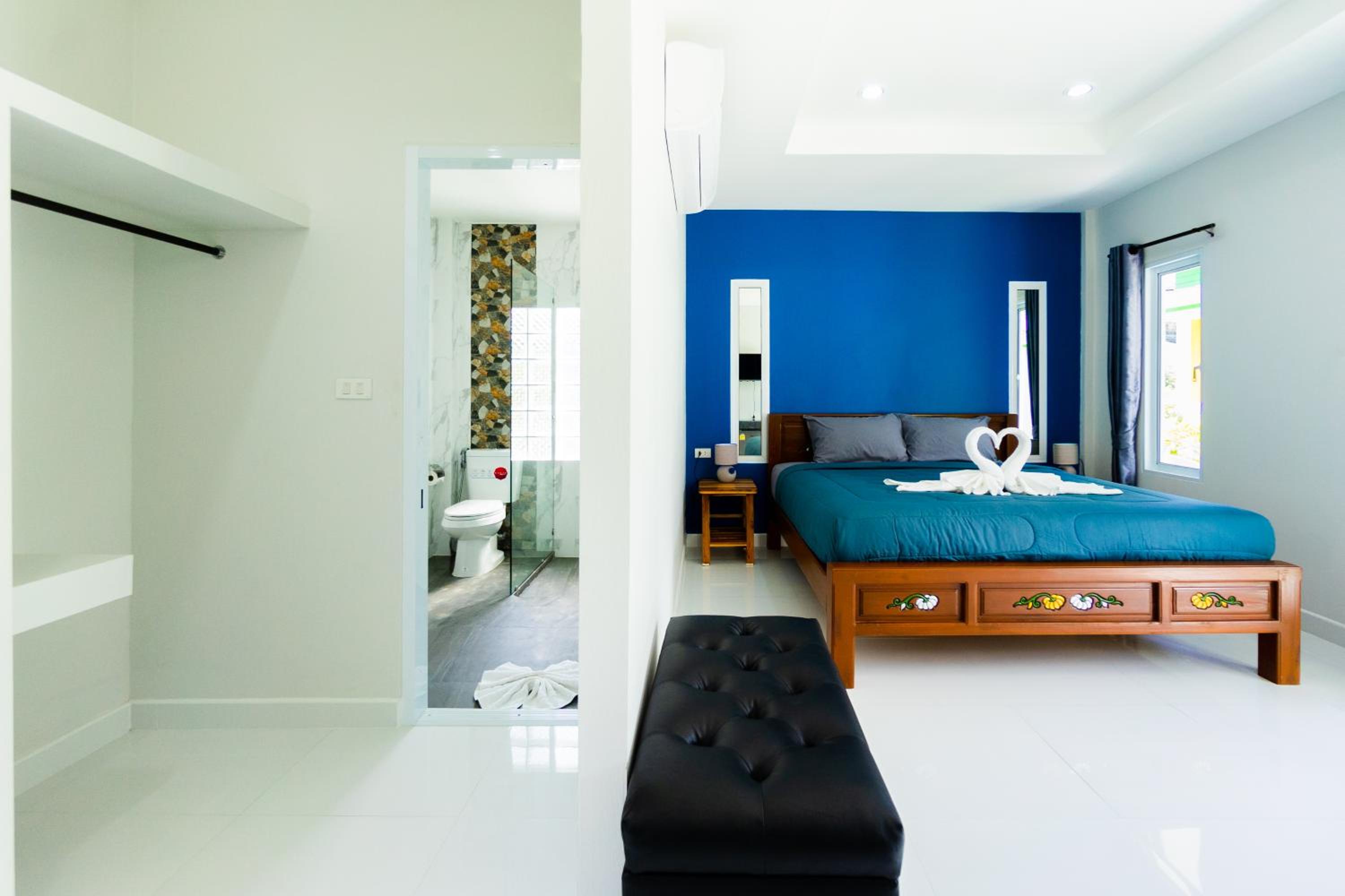 Double Room with Balcony - Photo 6