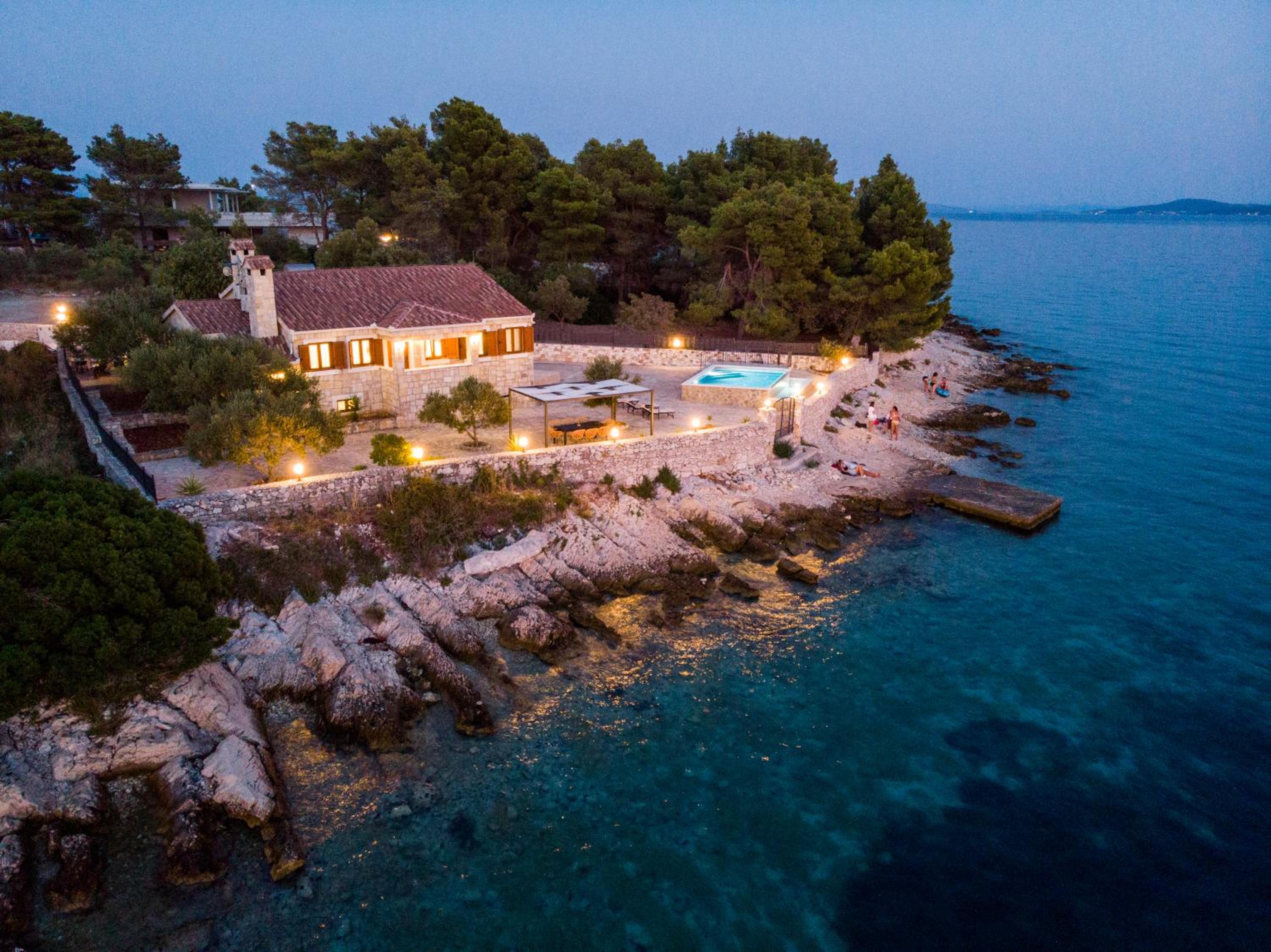 Villa photo 2