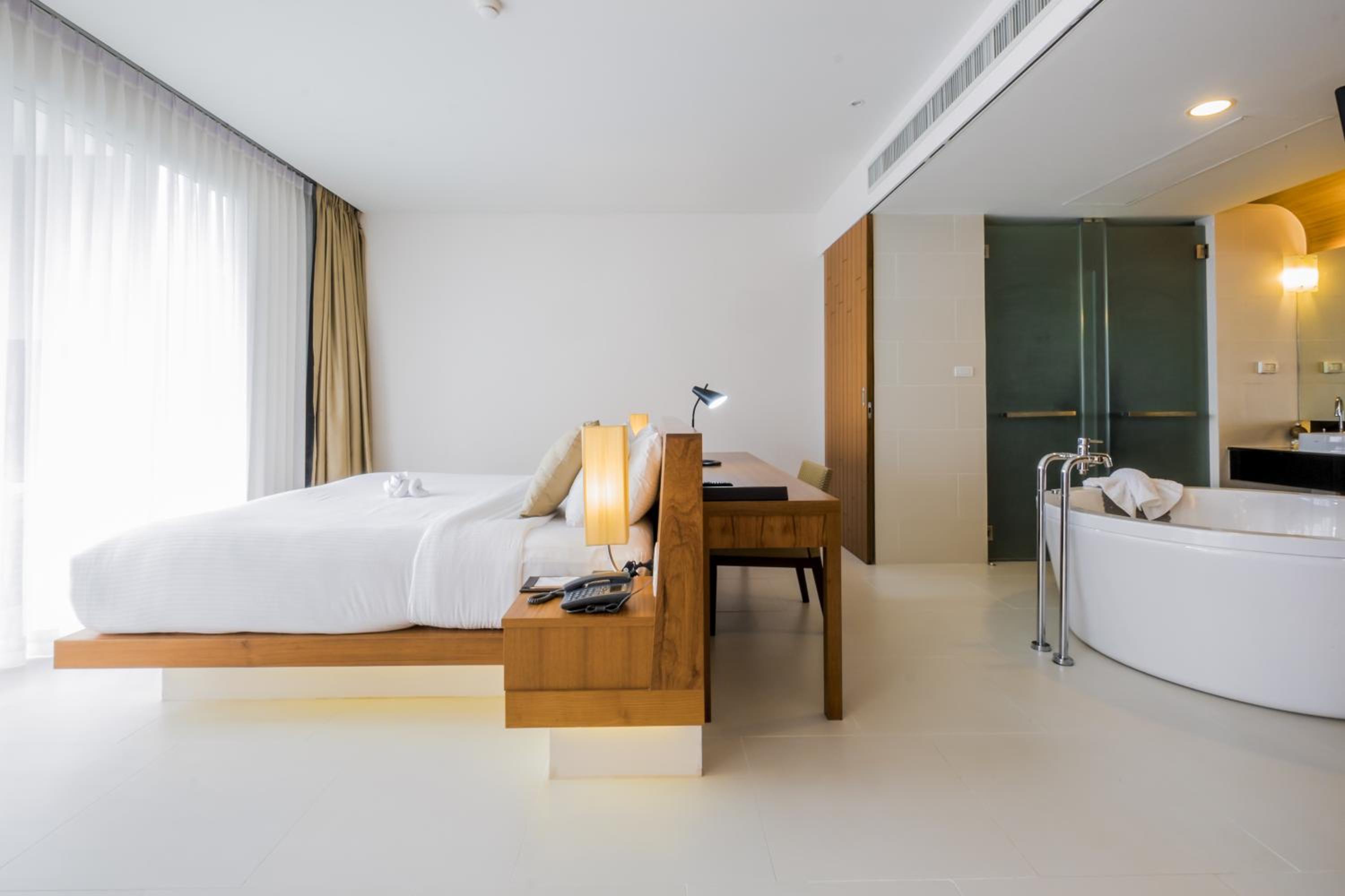 Jacuzzi Spa Suite - Photo 14