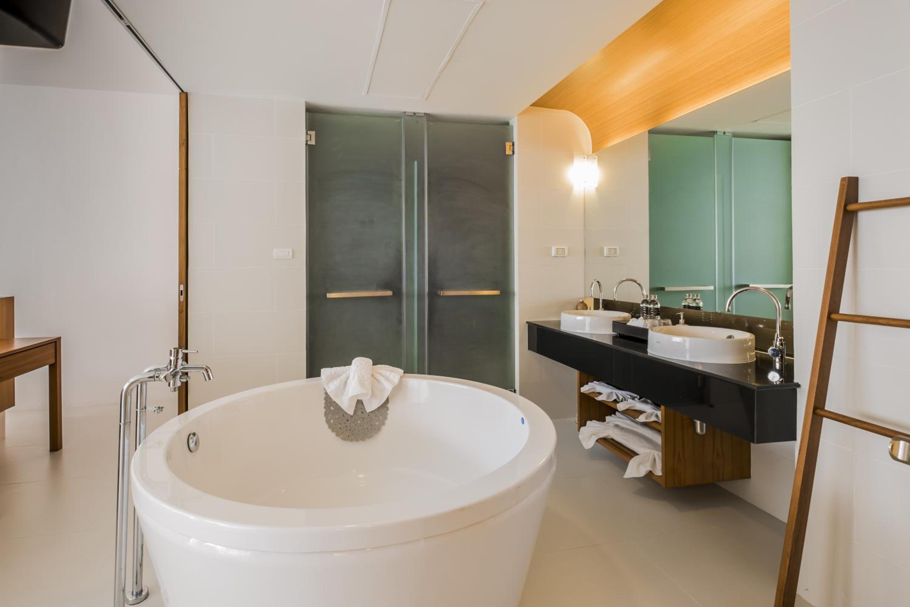 Jacuzzi Spa Suite - Photo 10