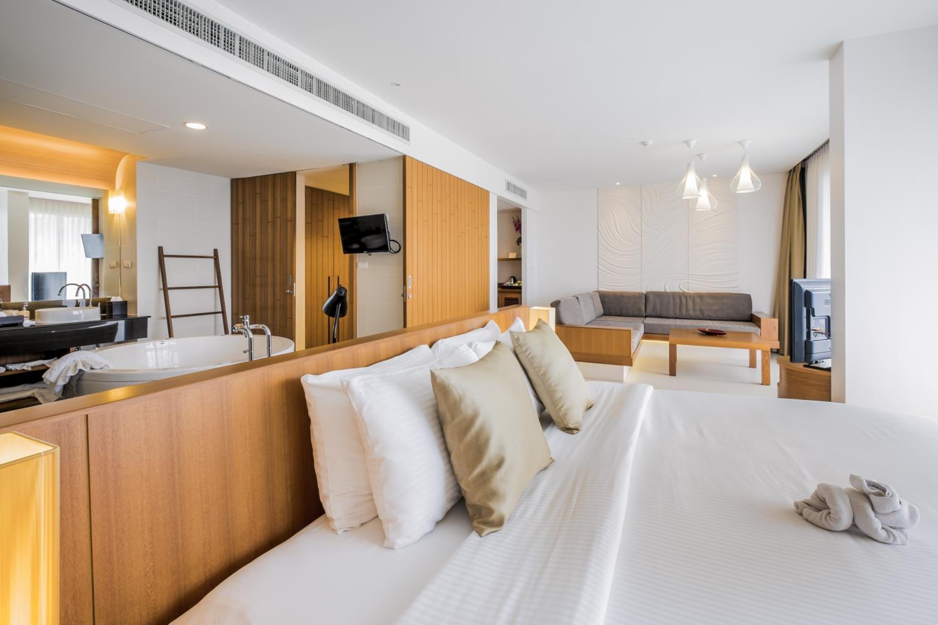 Jacuzzi Spa Suite - Photo 4