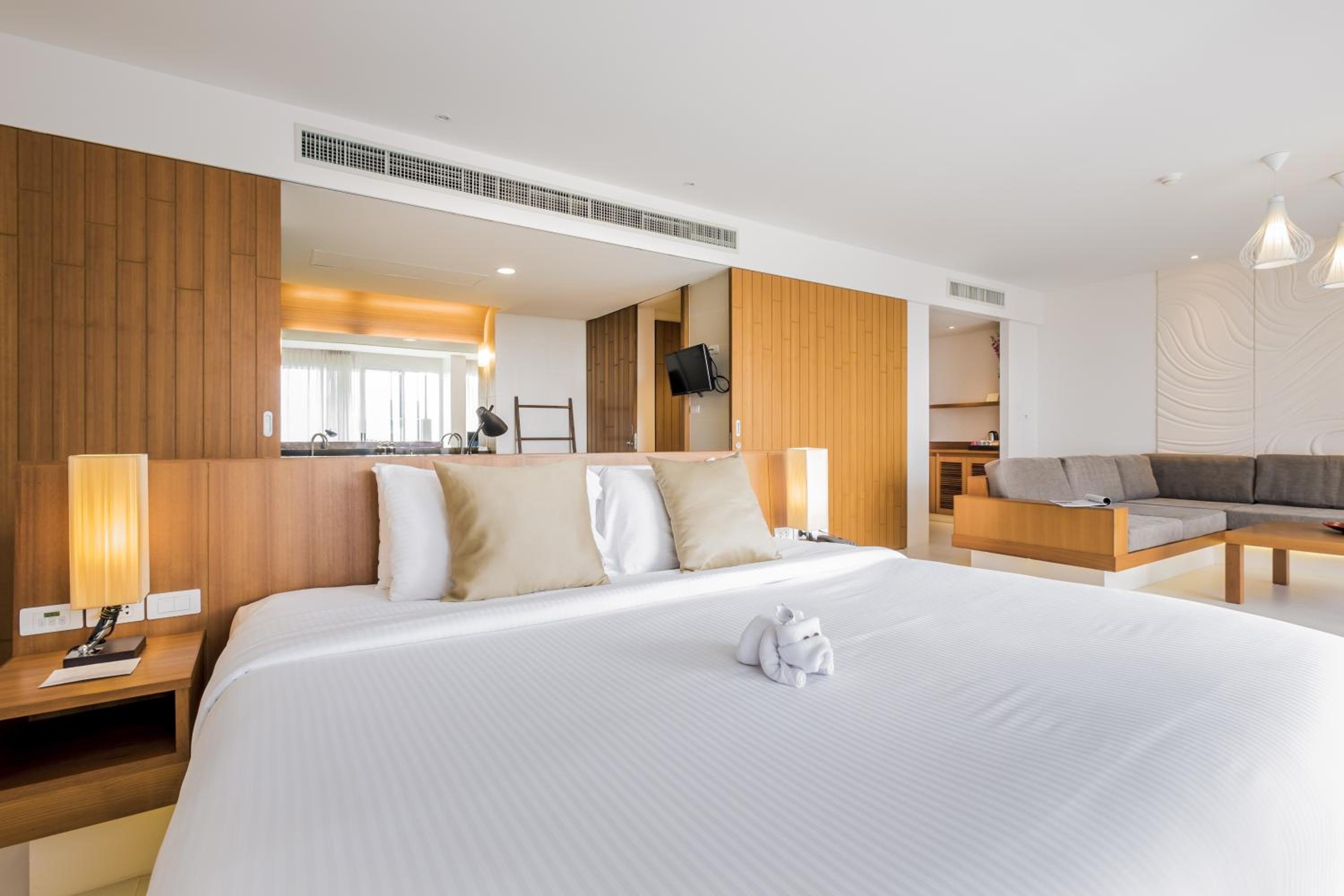 Jacuzzi Spa Suite - Photo 5