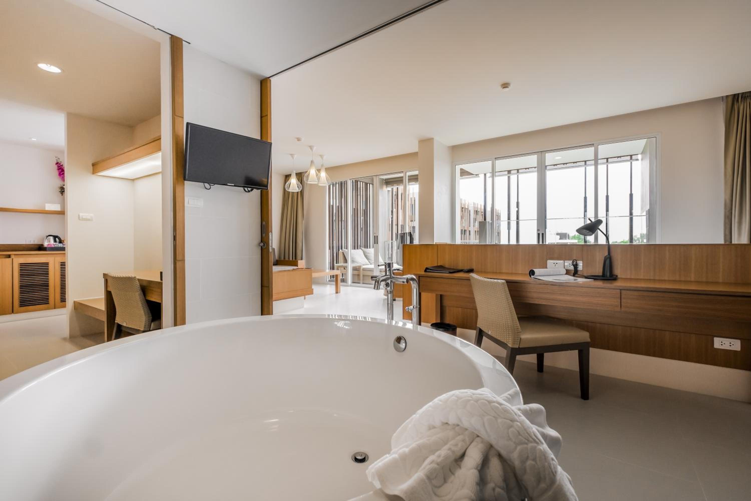Jacuzzi Spa Suite - Photo 16