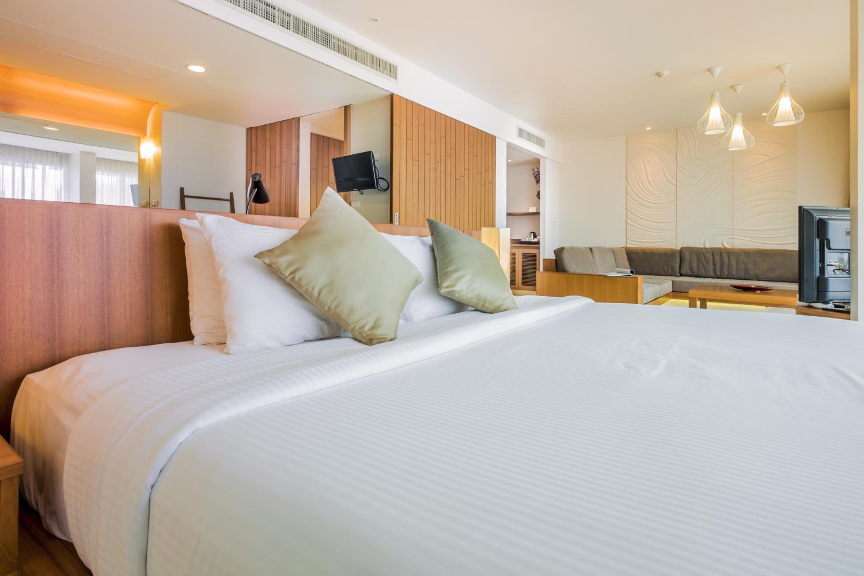 Jacuzzi Spa Suite - Photo 15