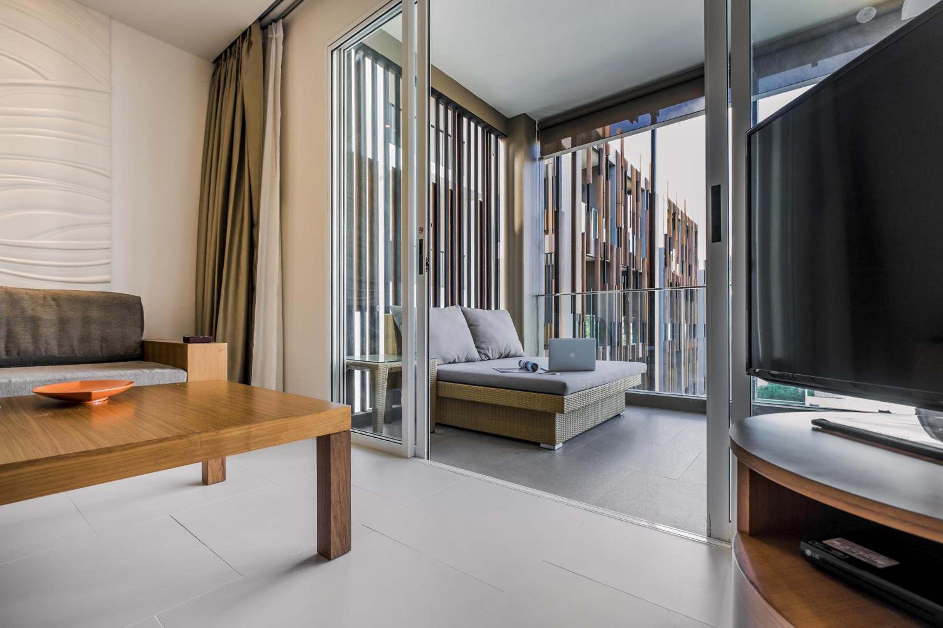 Jacuzzi Spa Suite - Photo 12