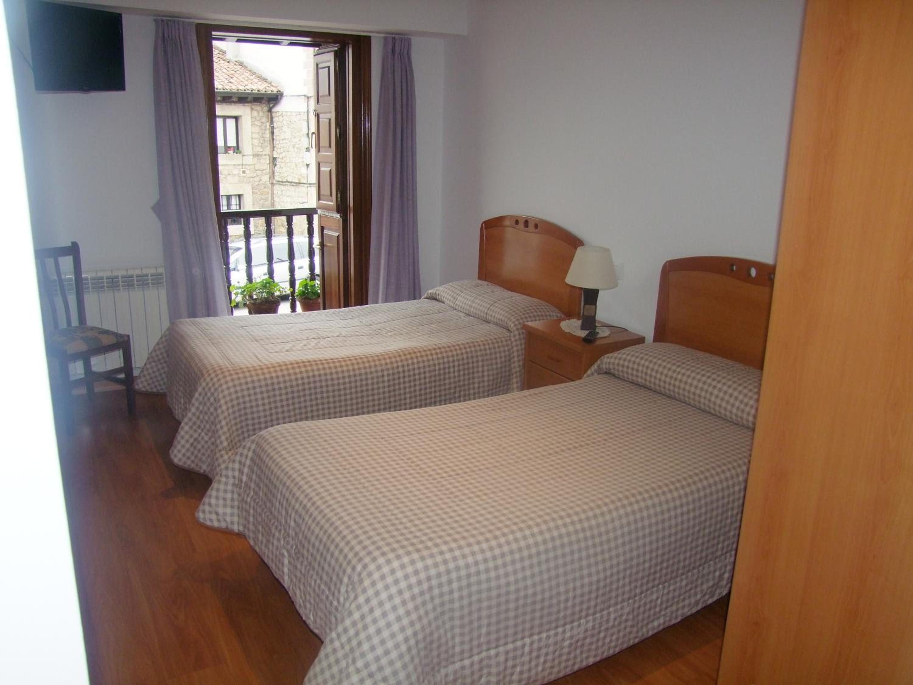 Twin Room - Photo 4