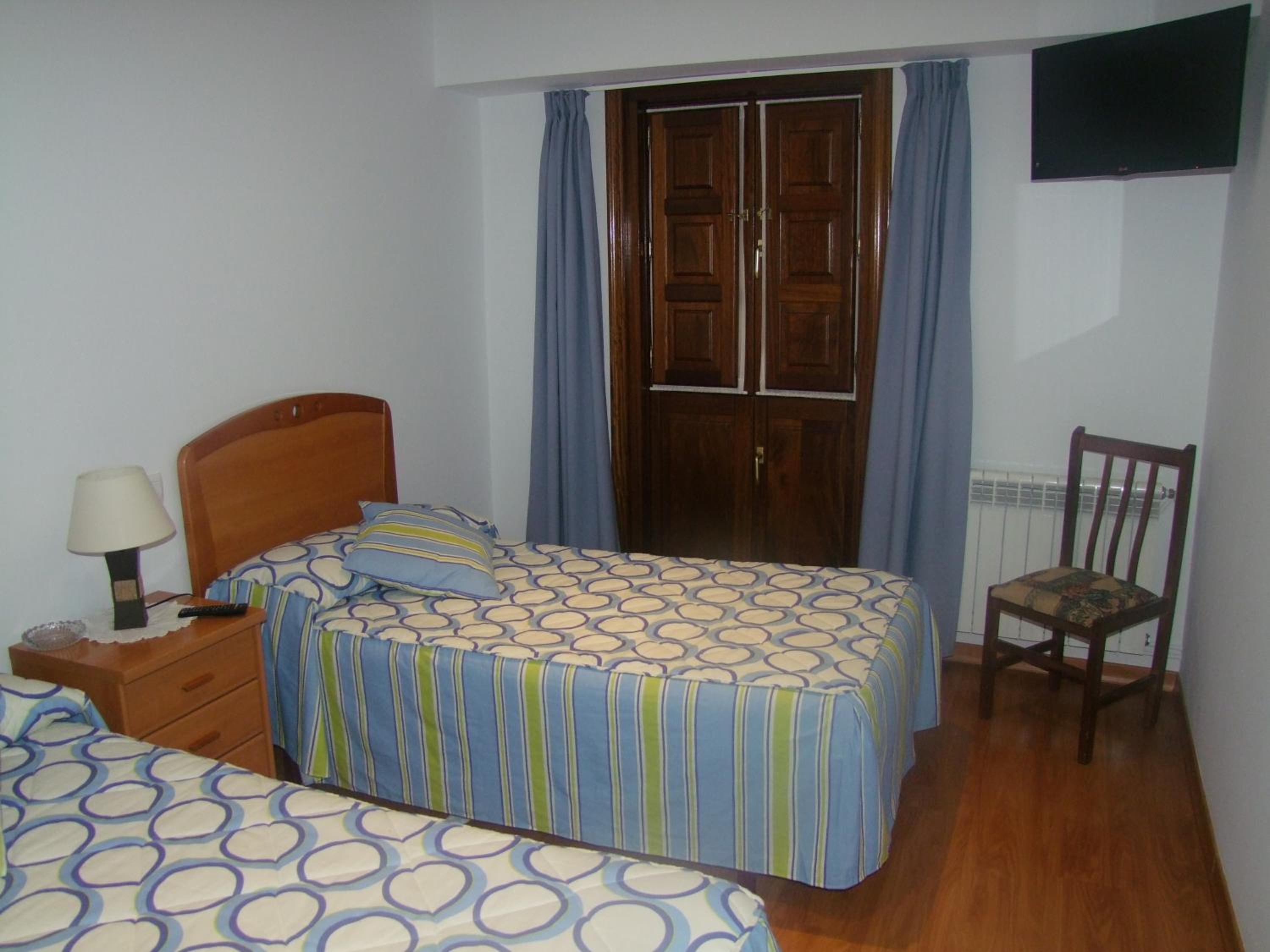 Twin Room - Photo 5