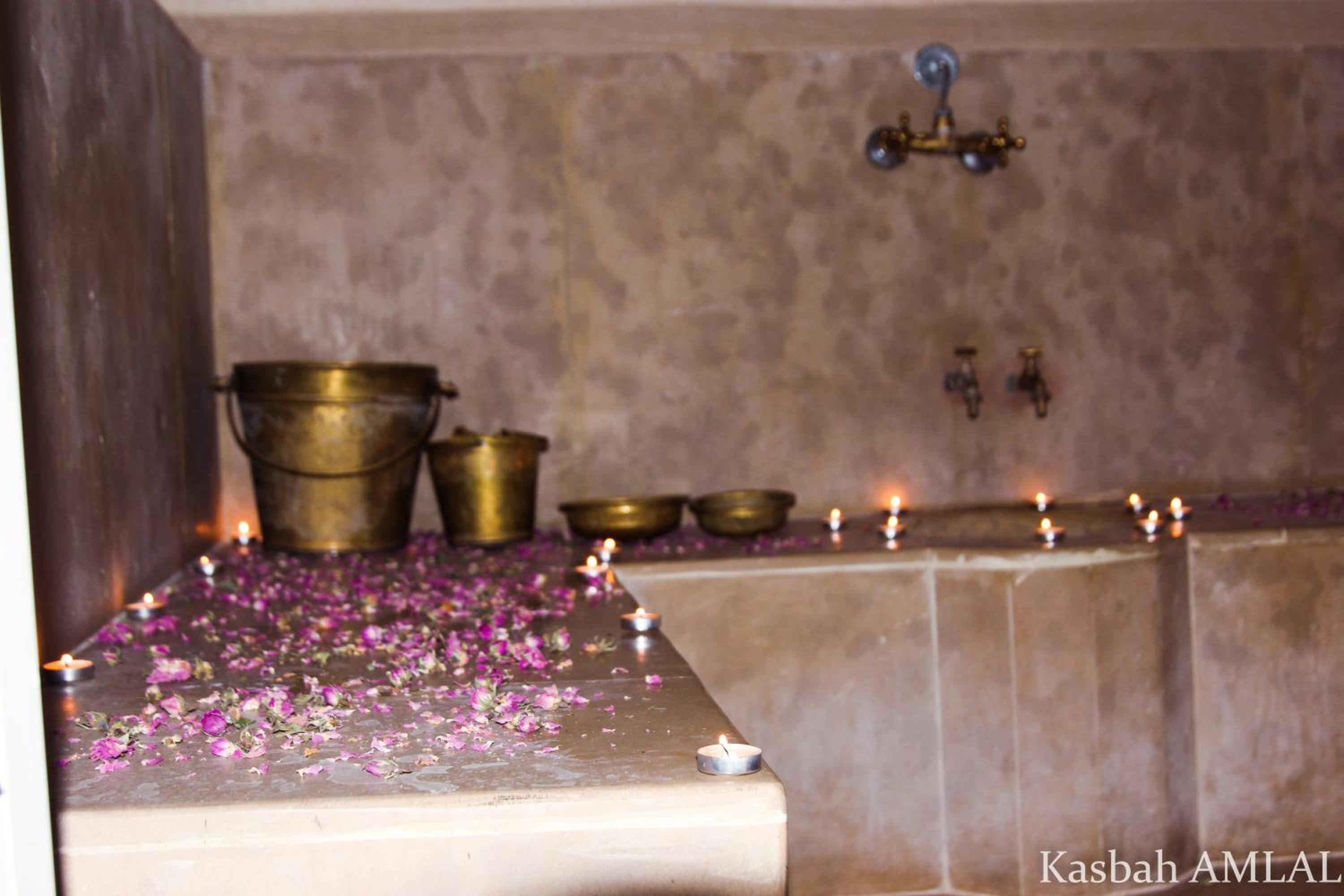 Family Room with Private Bathroom - Photo 7