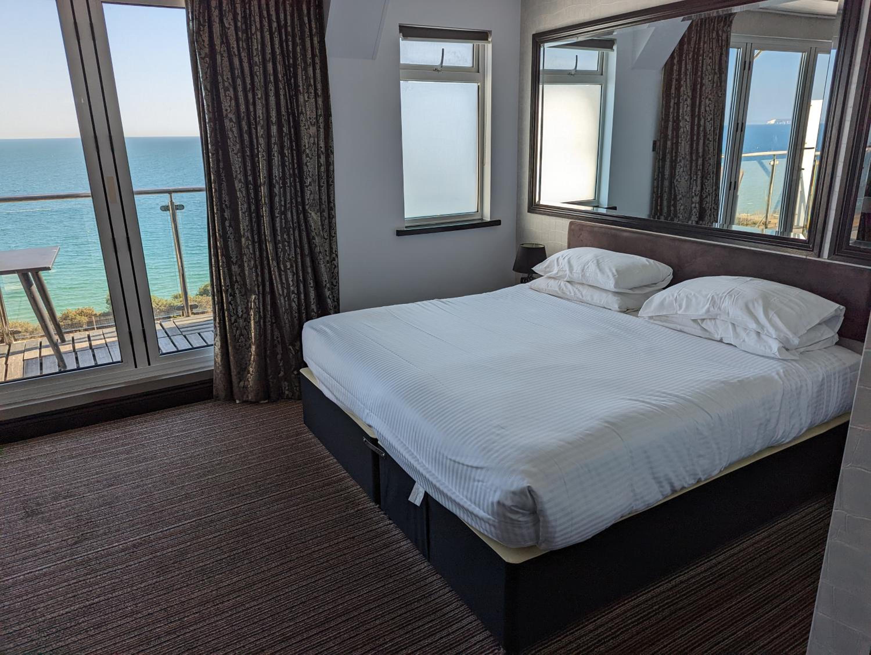 Superior Double Room with Ocean View & Balcony - Photo 1