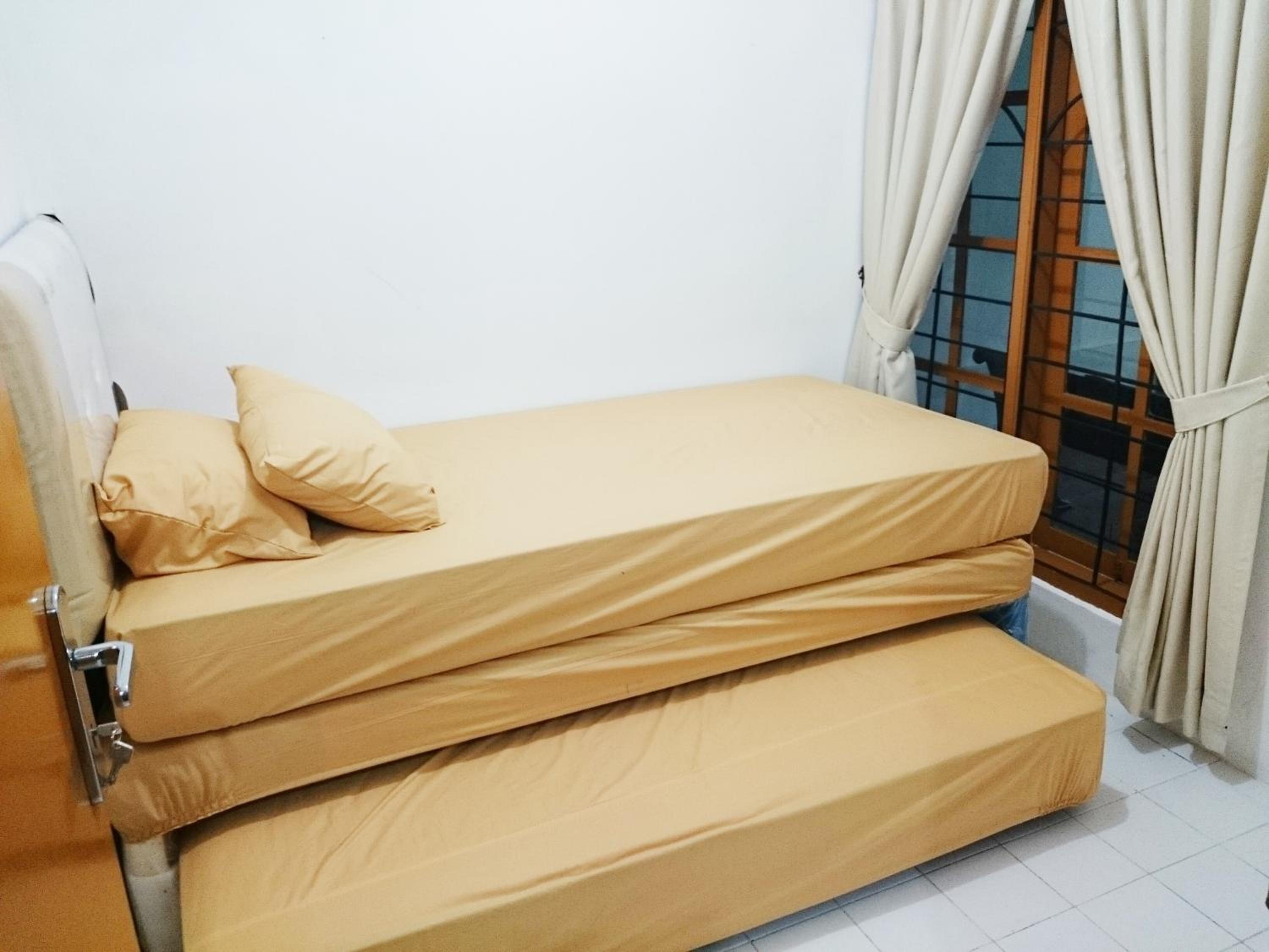 Double Room with Shared Bathroom photo 3