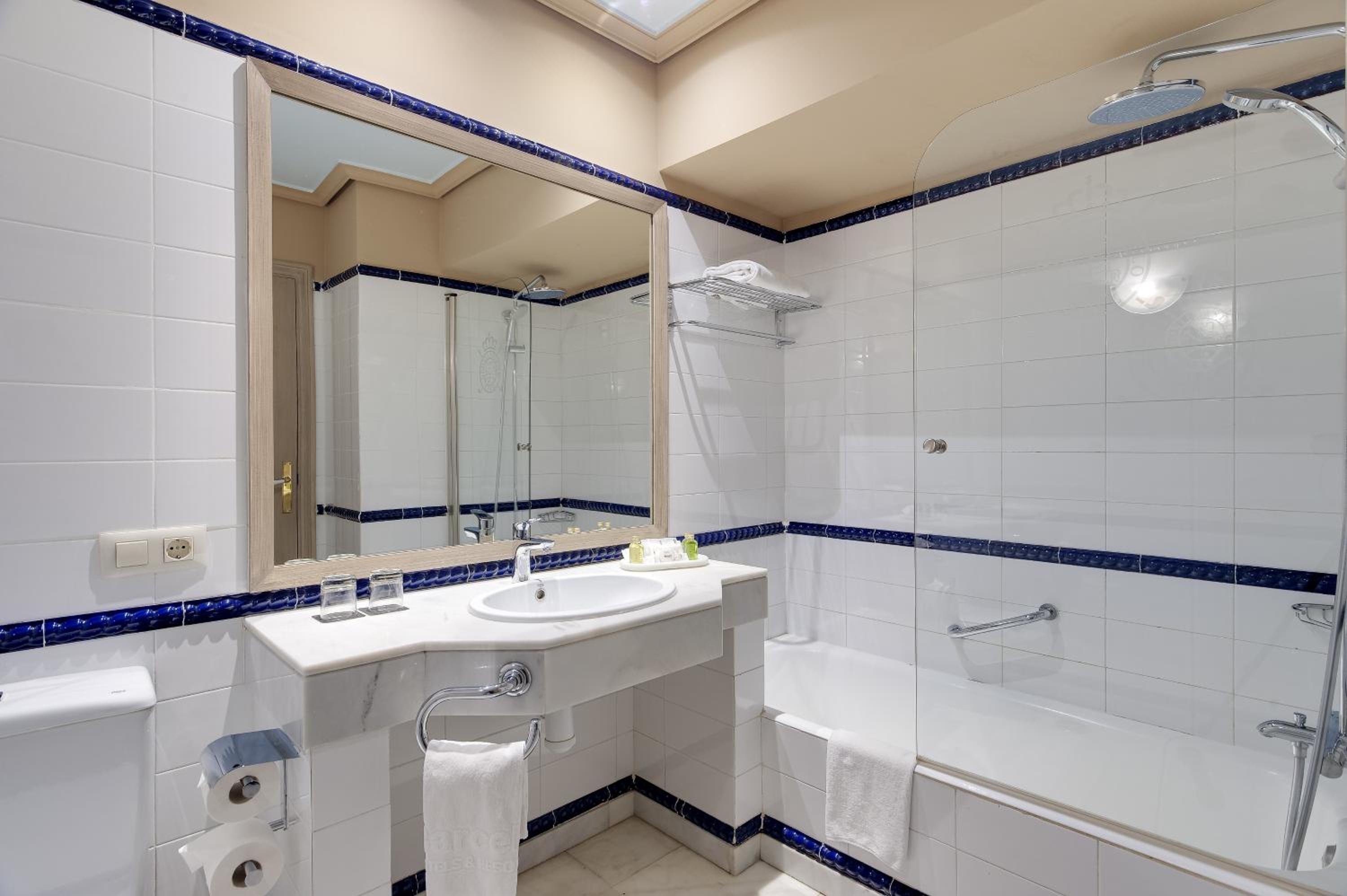 Two-Bedroom Villa (2 Adults + 2 Children) photo 2
