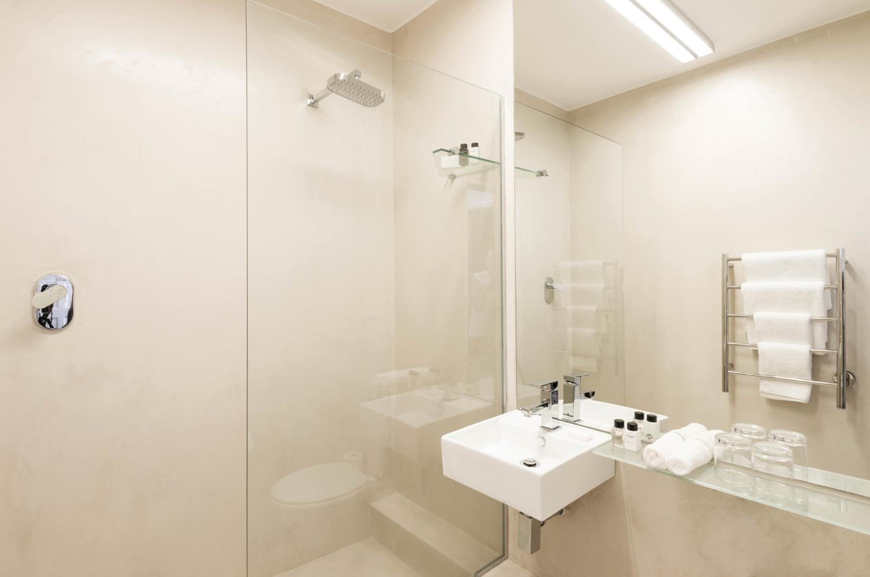 Standard Double/Twin Room - Photo 4