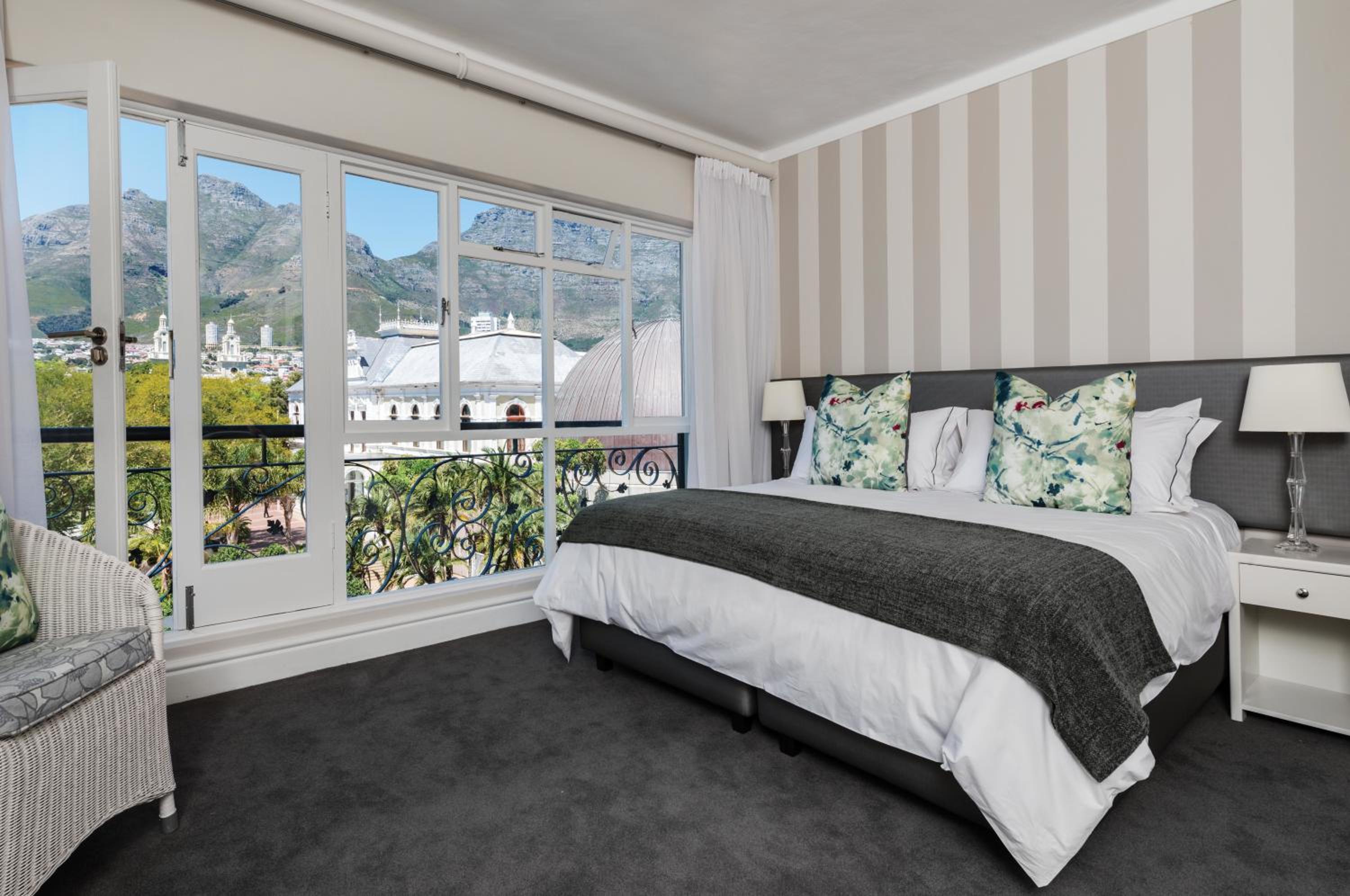 Double/Twin Room with mountain view - Photo 1