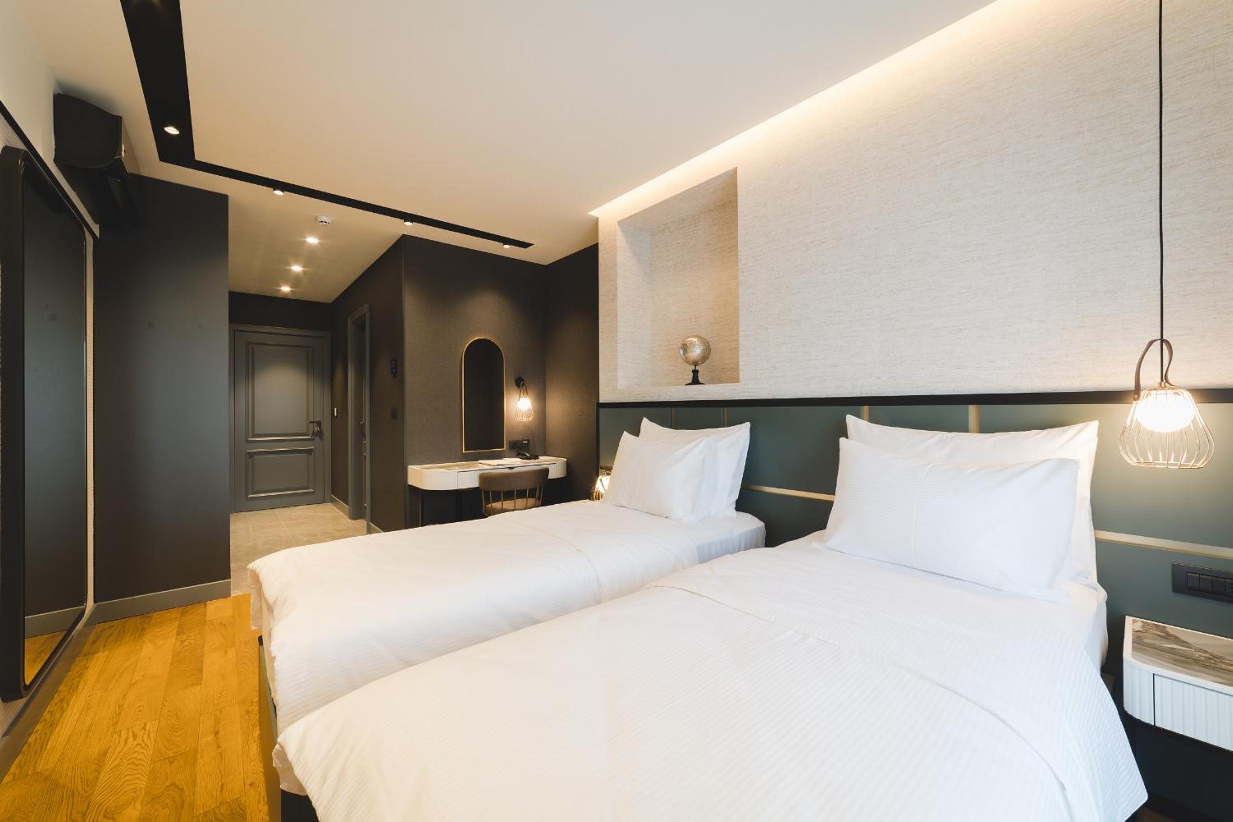 Double or Twin Room - Photo 2