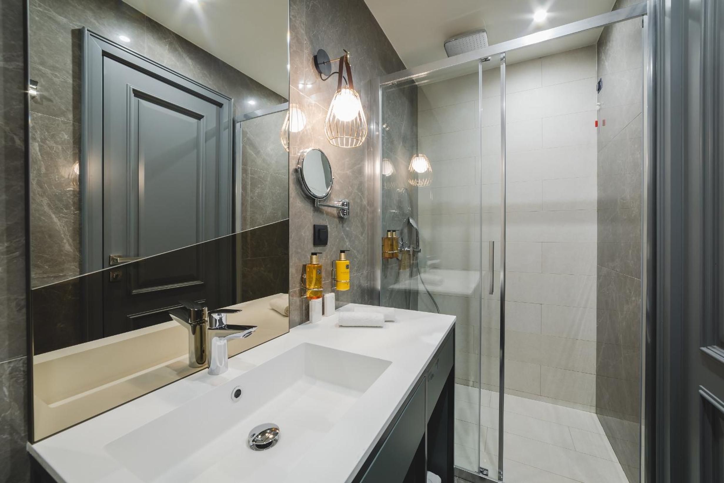 Double or Twin Room - Photo 4