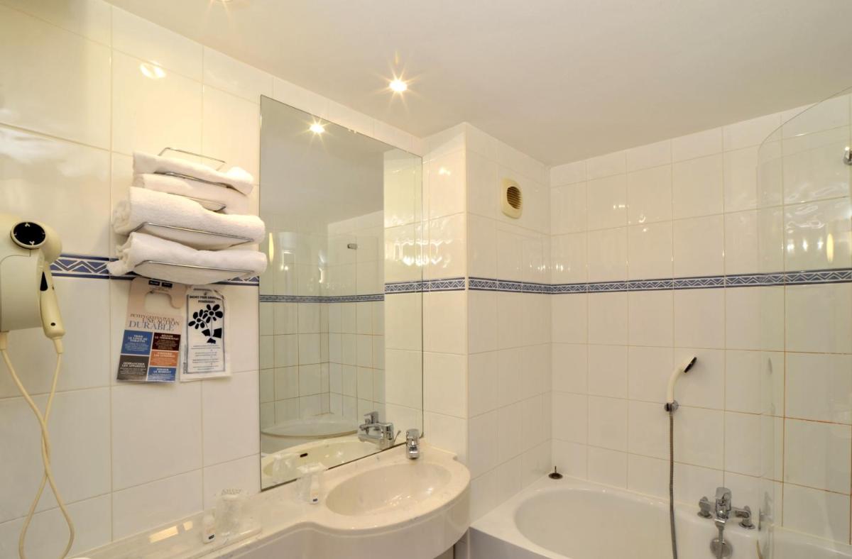 Triple Room with 1 Double + 1 Single Bed photo 3