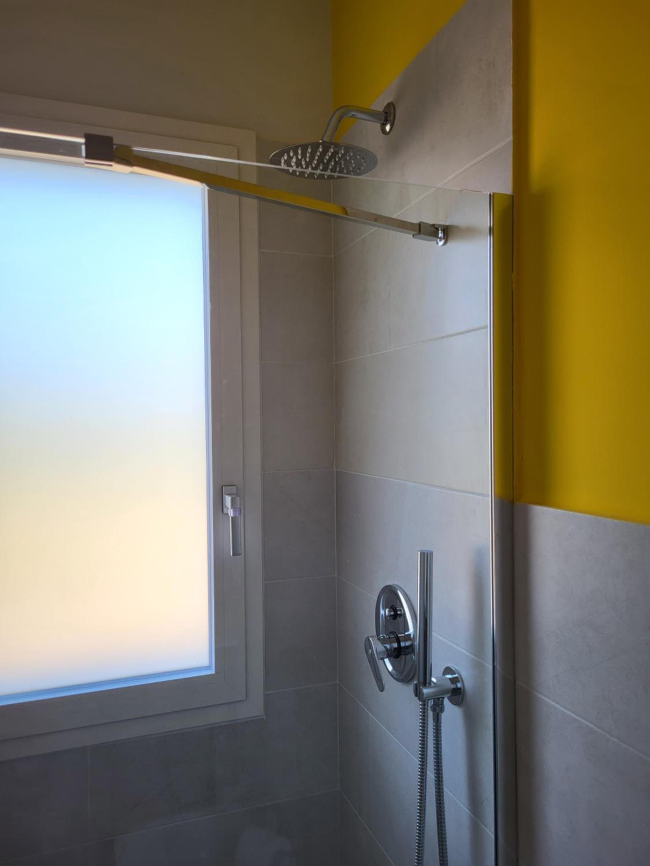 Double Room with Balcony - Photo 8
