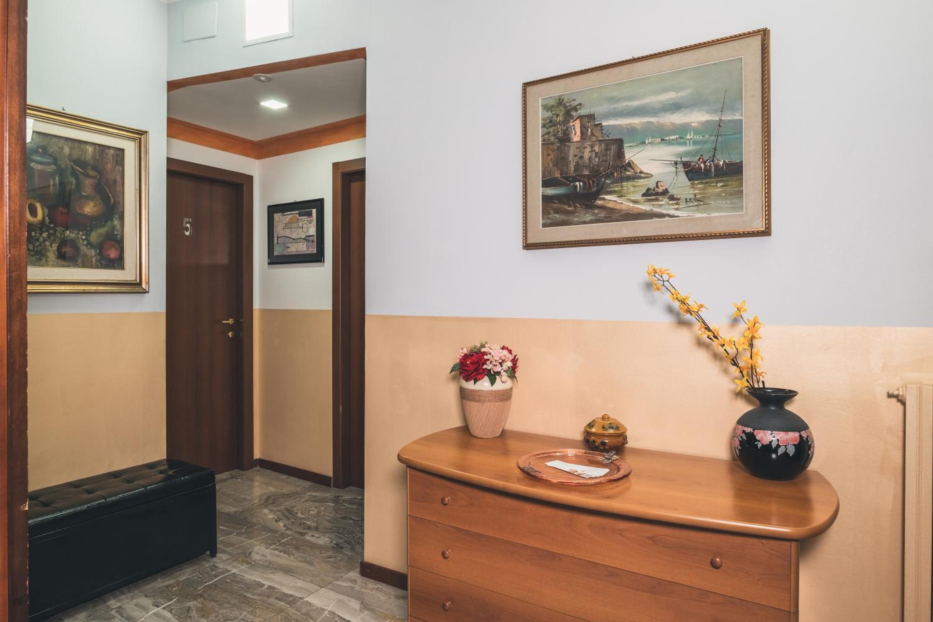 Double or Twin Room with Private Bathroom - Photo 1