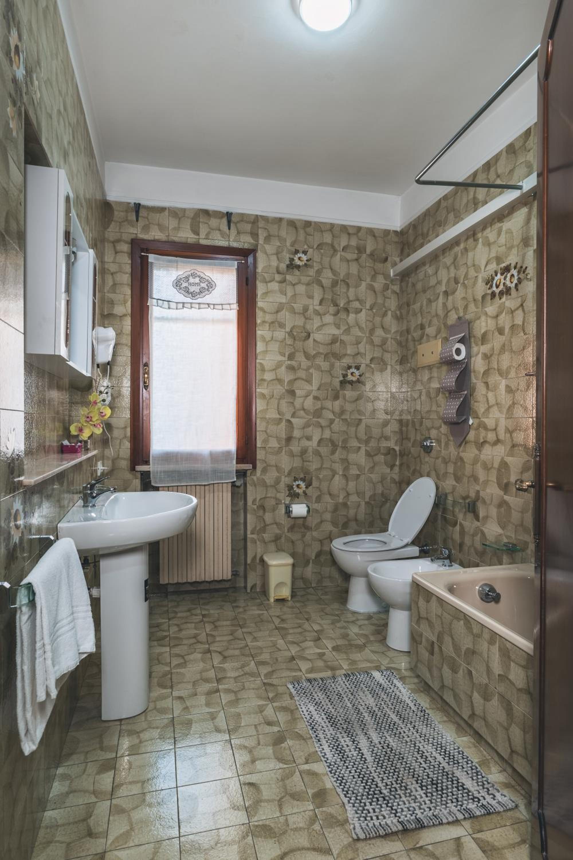 Double or Twin Room with Private Bathroom - Photo 7