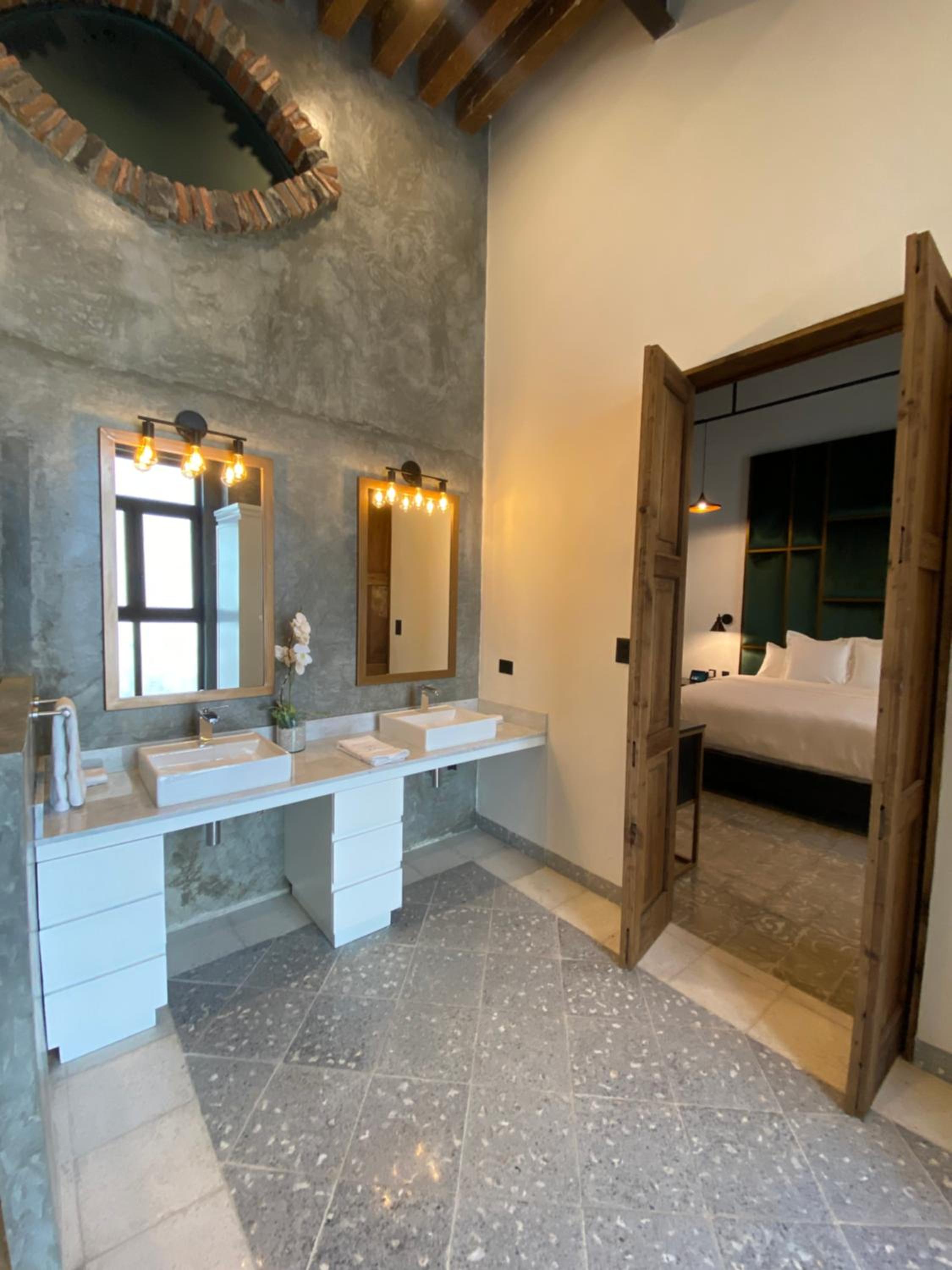 Queen Suite - Photo 5